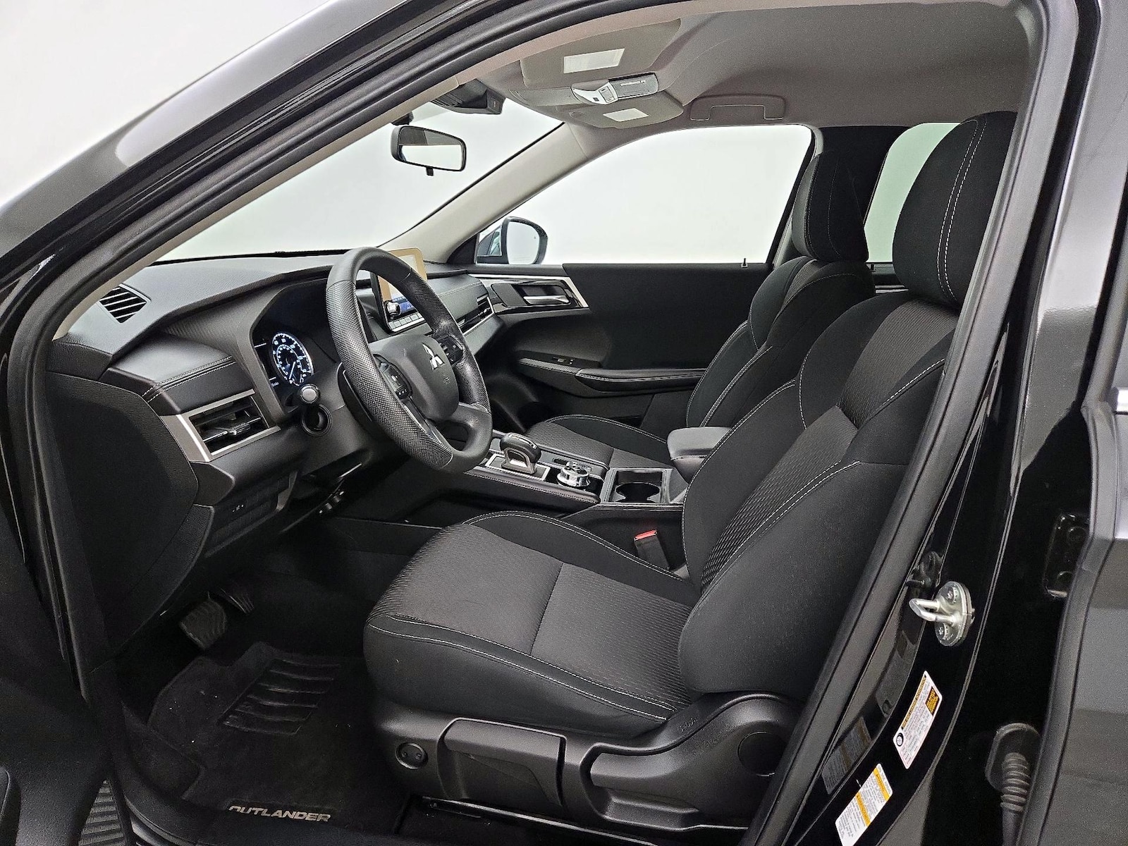 2022 Mitsubishi Outlander ES - Photo 12