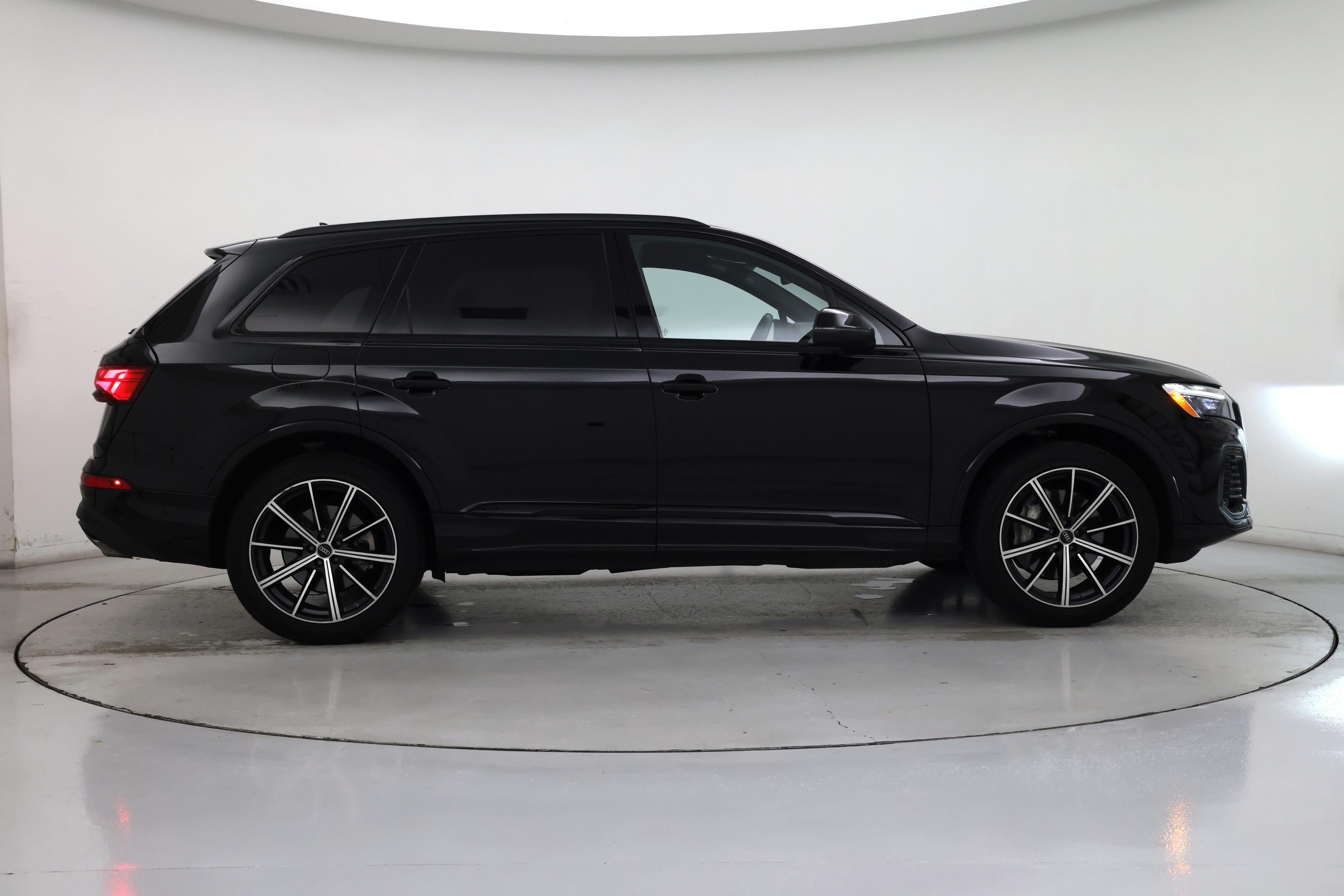 Thumbnail: 2025 Audi Q7 - 7
