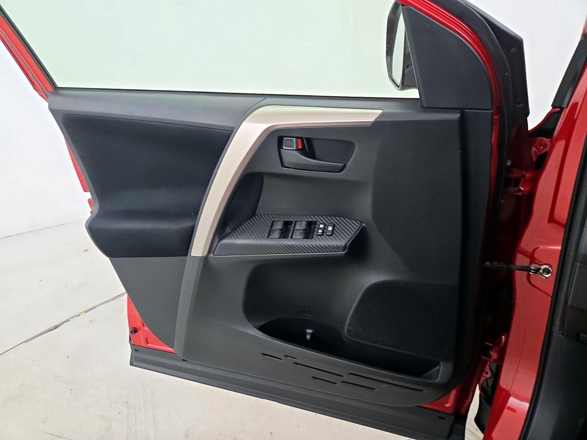 Thumbnail: 2014 Toyota RAV4 - 12