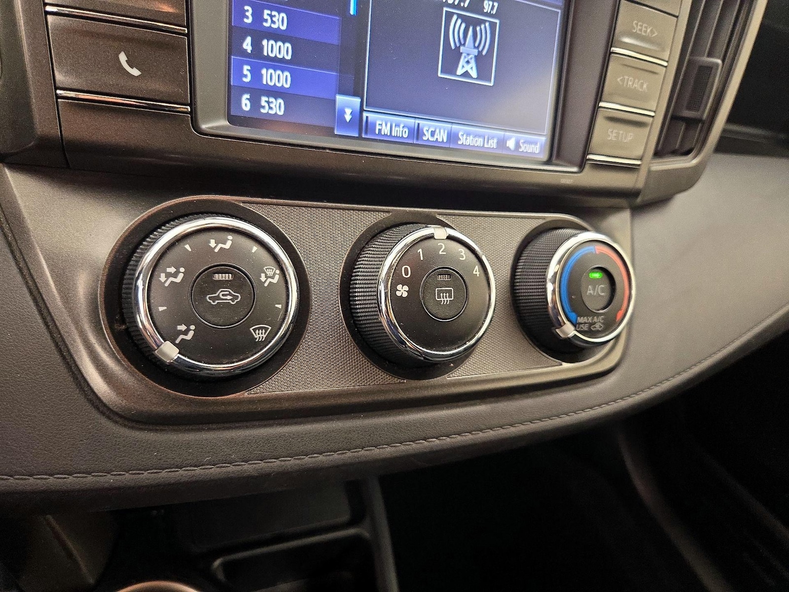 2014 Toyota RAV4 LE - Photo 17