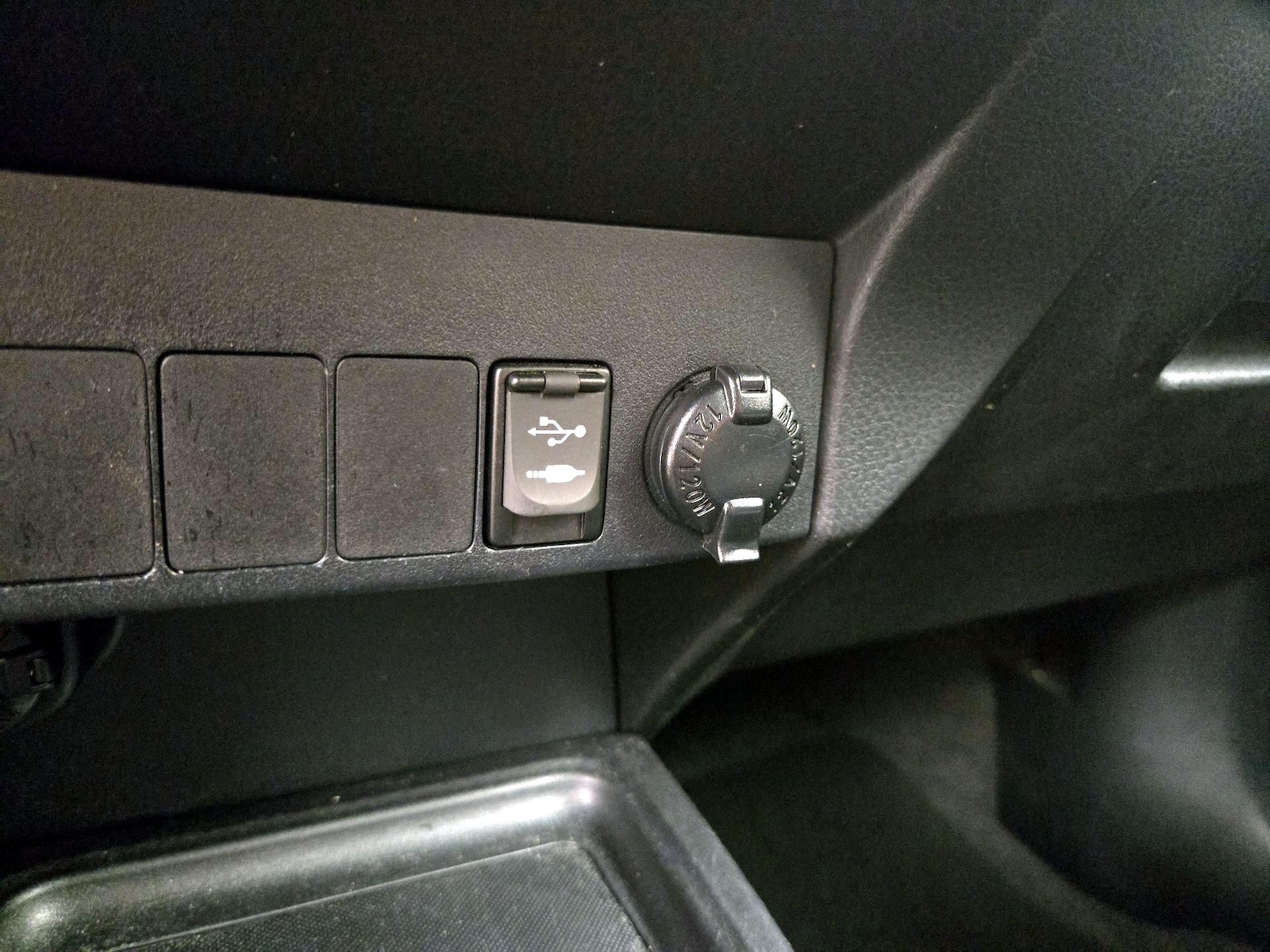 2014 Toyota RAV4 LE - Photo 19