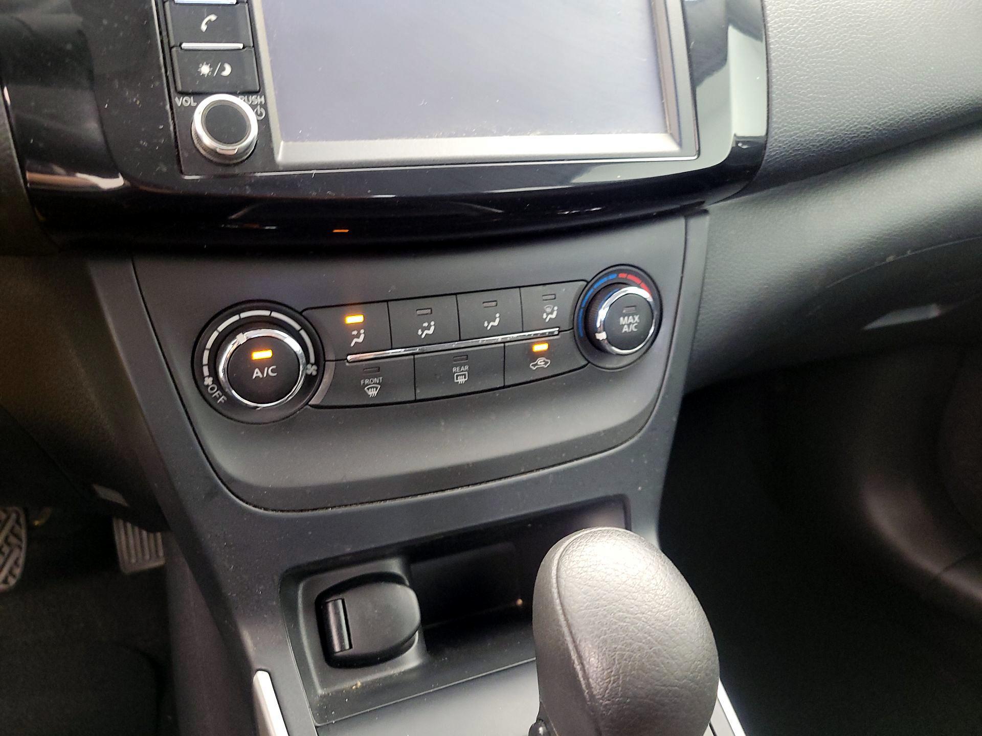 Thumbnail: 2019 Nissan Sentra - 16