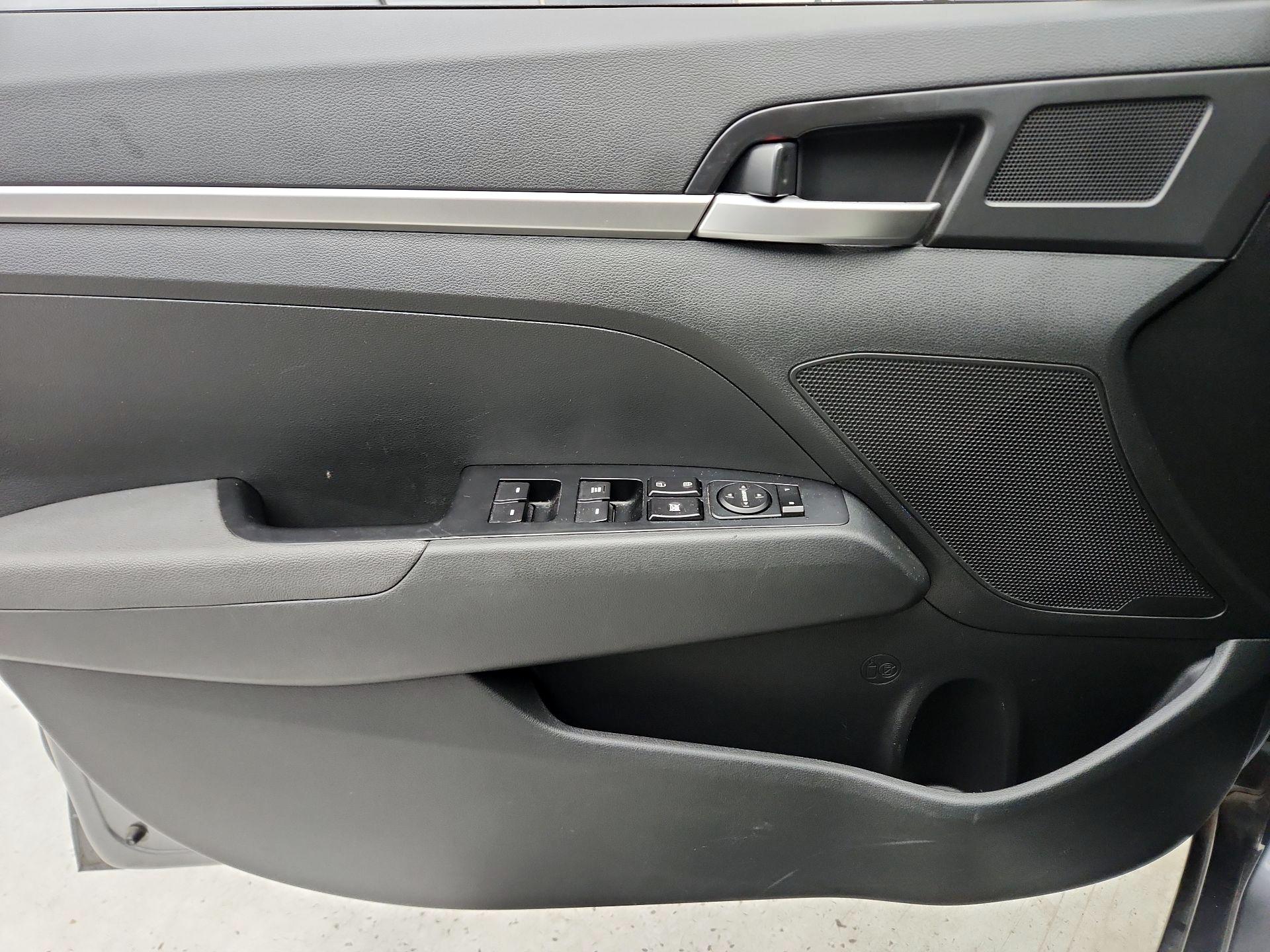 Thumbnail: 2019 Hyundai Elantra - 12