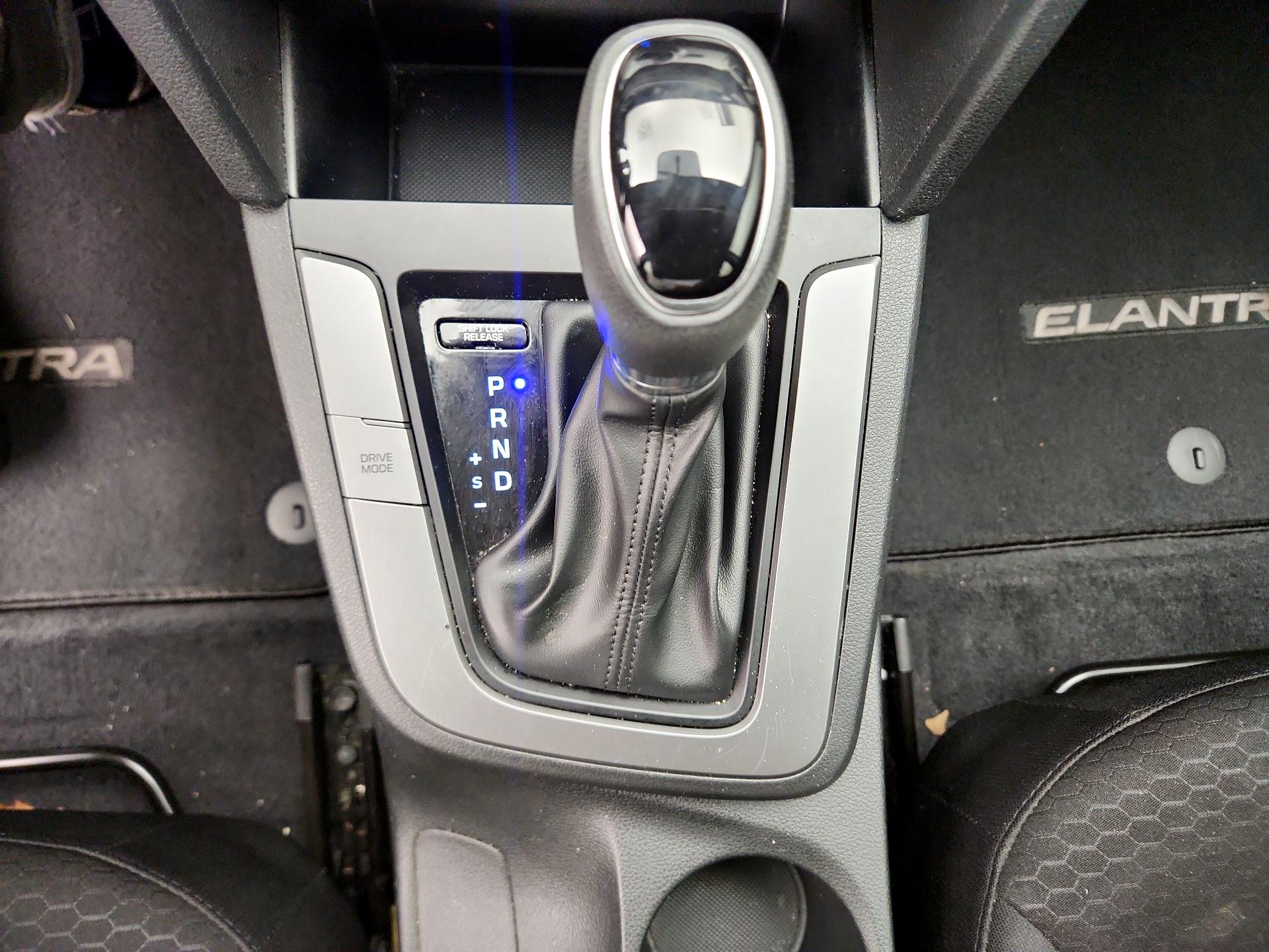 Thumbnail: 2019 Hyundai Elantra - 17