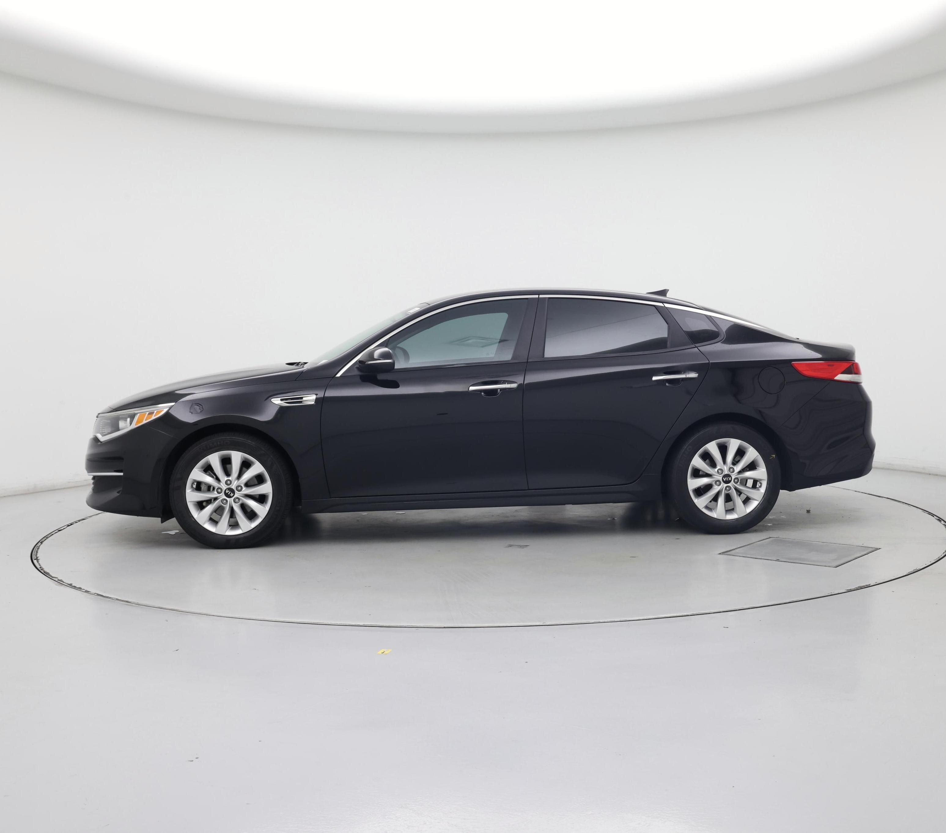 Thumbnail: 2018 Kia Optima - 3