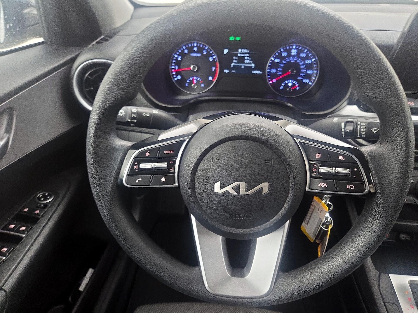 2023 Kia Forte LXS - Photo 11