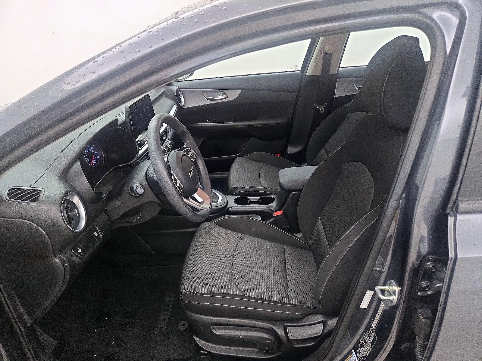 2023 Kia Forte LXS - Photo 12