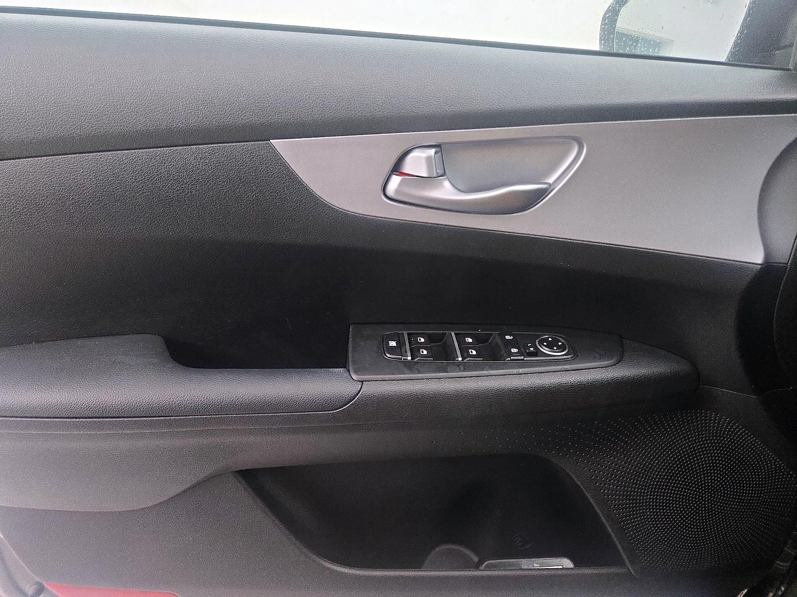 2023 Kia Forte LXS - Photo 13