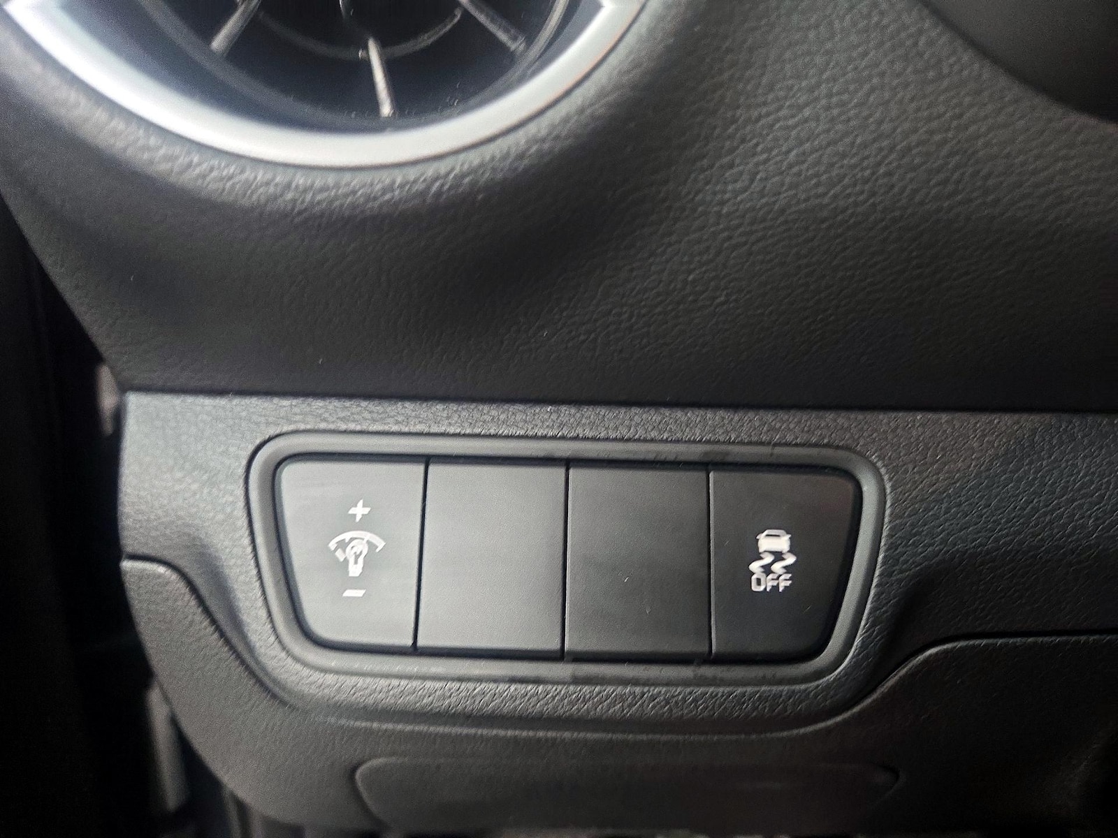 2023 Kia Forte LXS - Photo 14