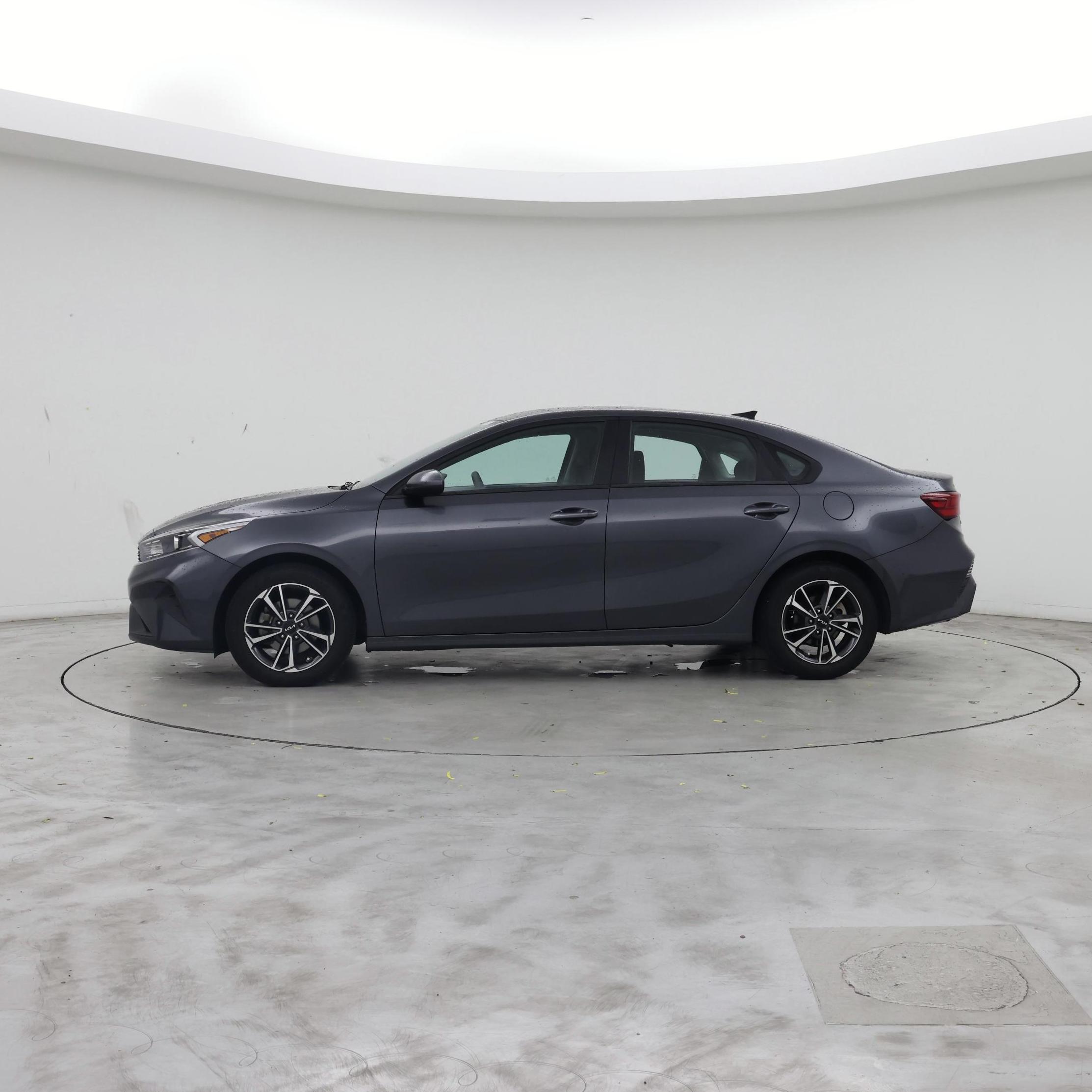 Thumbnail: 2023 Kia Forte - 3