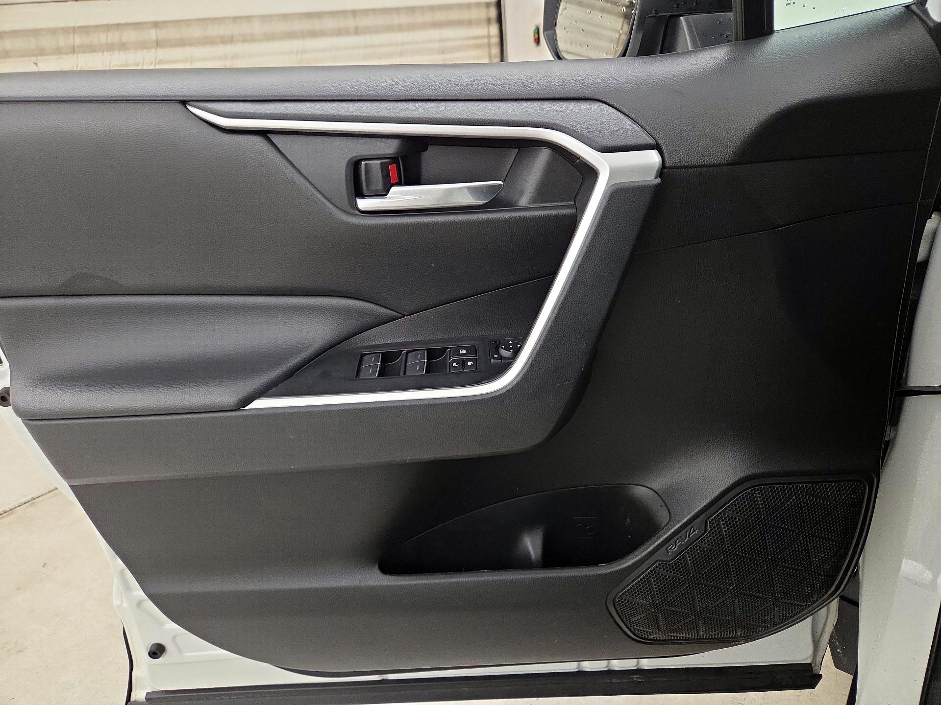 Thumbnail: 2023 Toyota RAV4 - 12