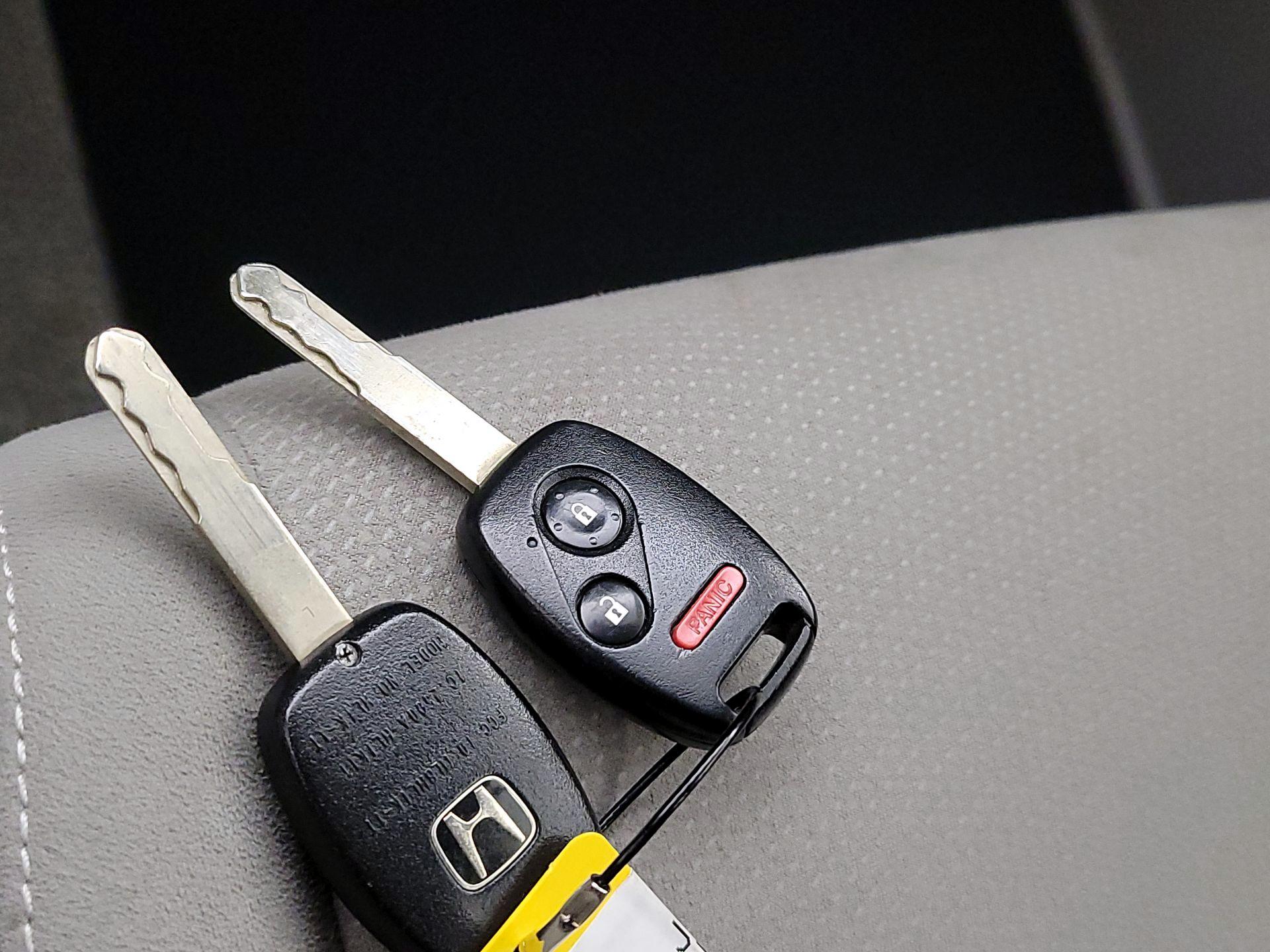Thumbnail: 2014 Honda Insight - 20