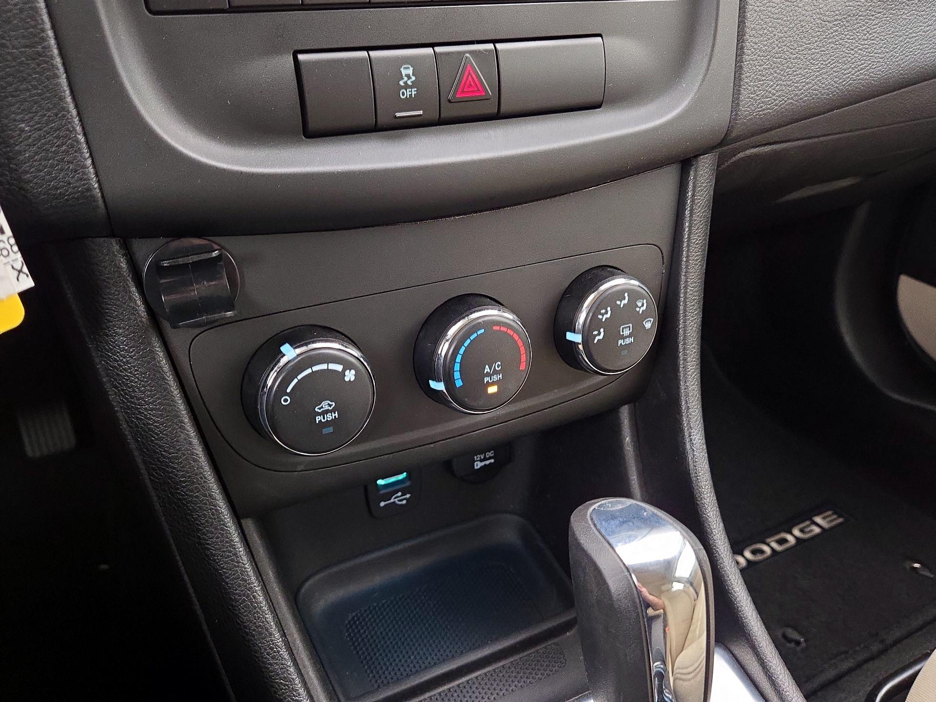 Thumbnail: 2014 Dodge Avenger - 14