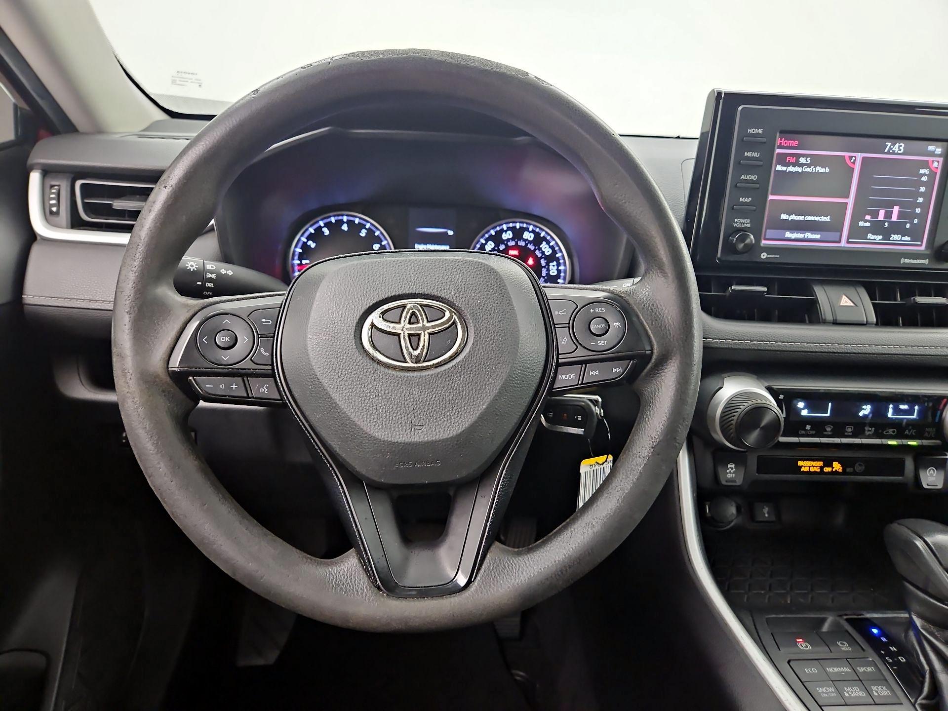 Thumbnail: 2020 Toyota RAV4 - 10