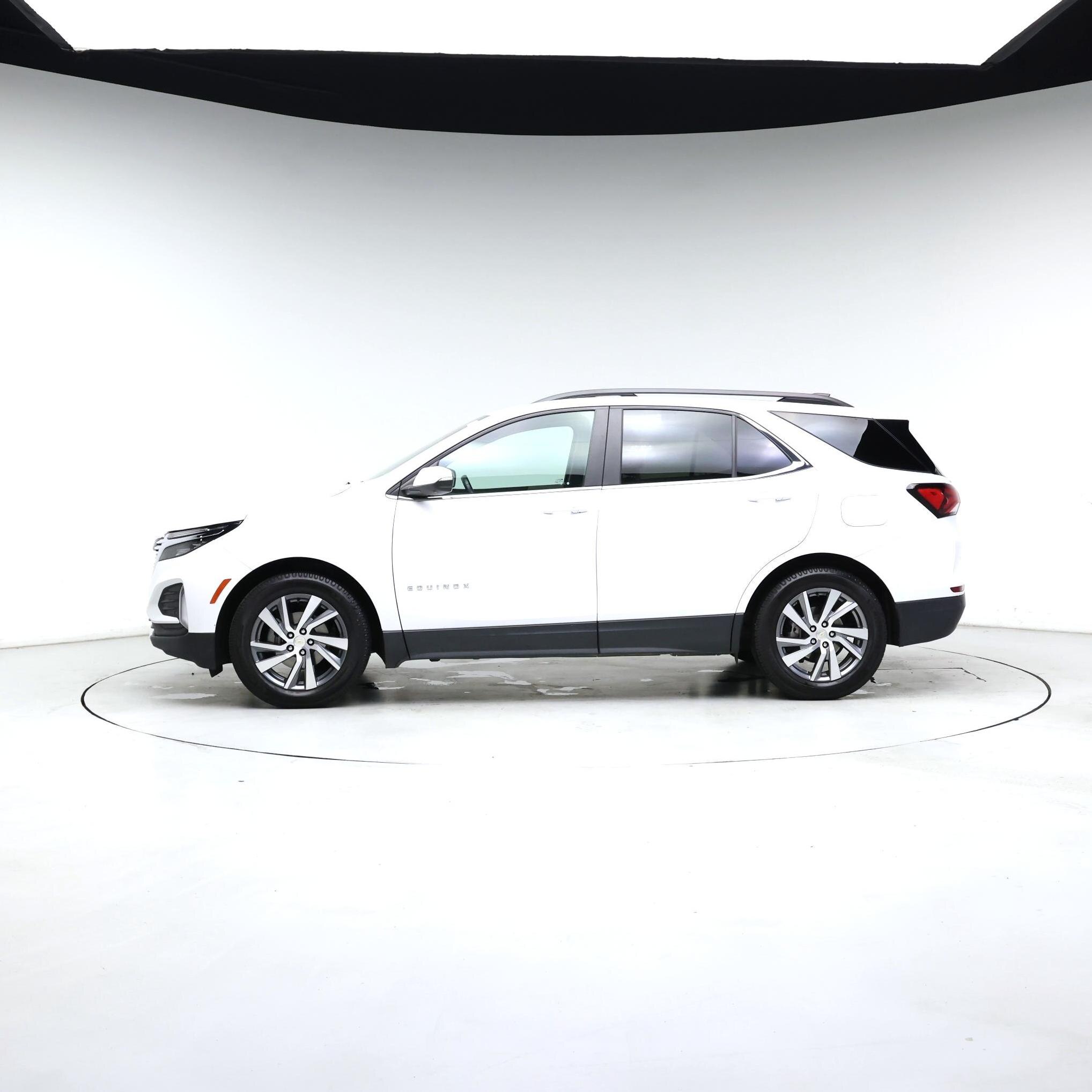 Thumbnail: 2022 Chevrolet Equinox - 3