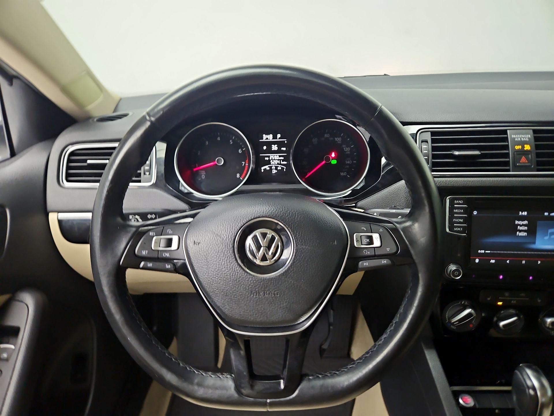 Thumbnail: 2016 Volkswagen Jetta - 10