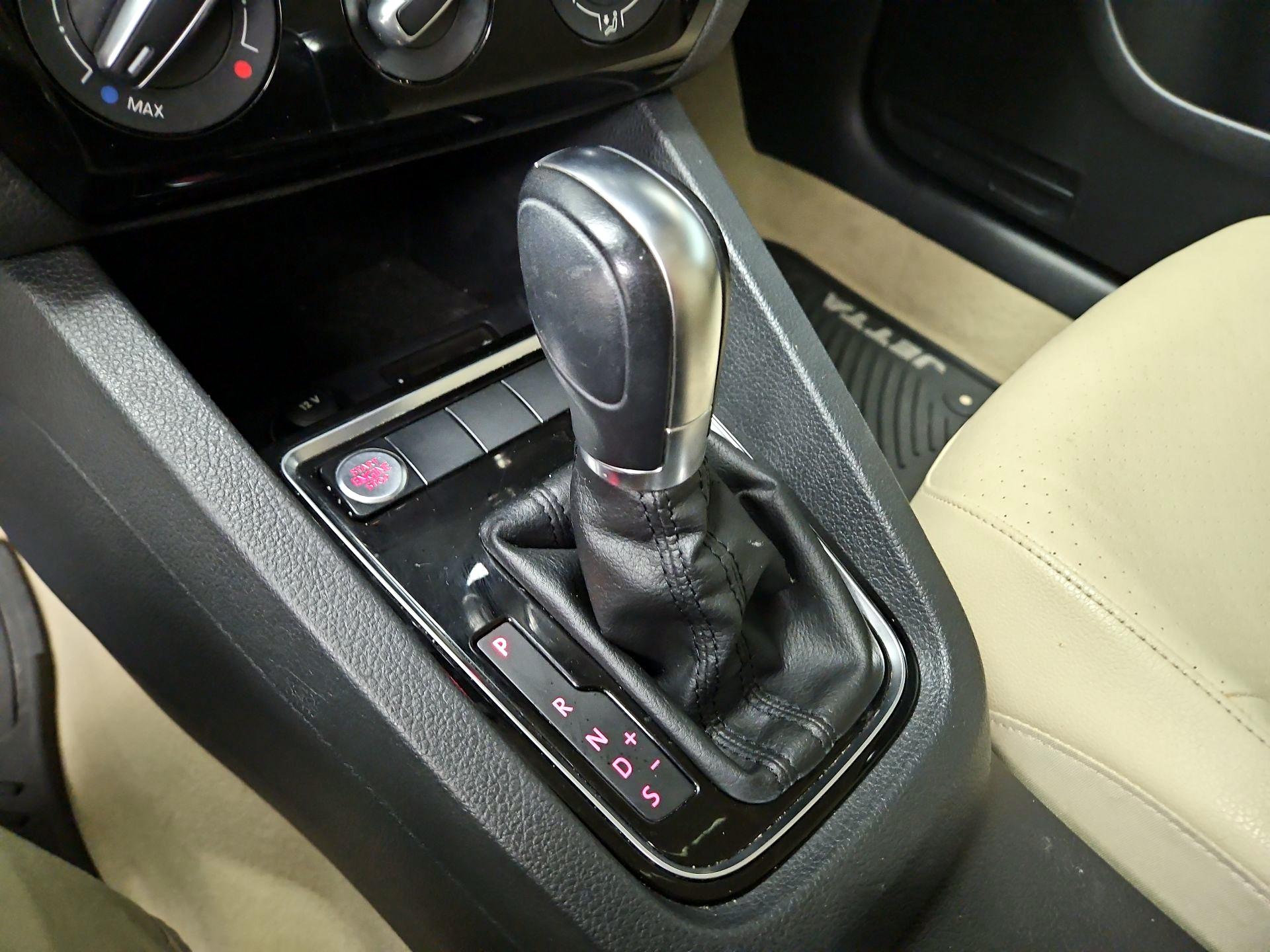 Thumbnail: 2016 Volkswagen Jetta - 17
