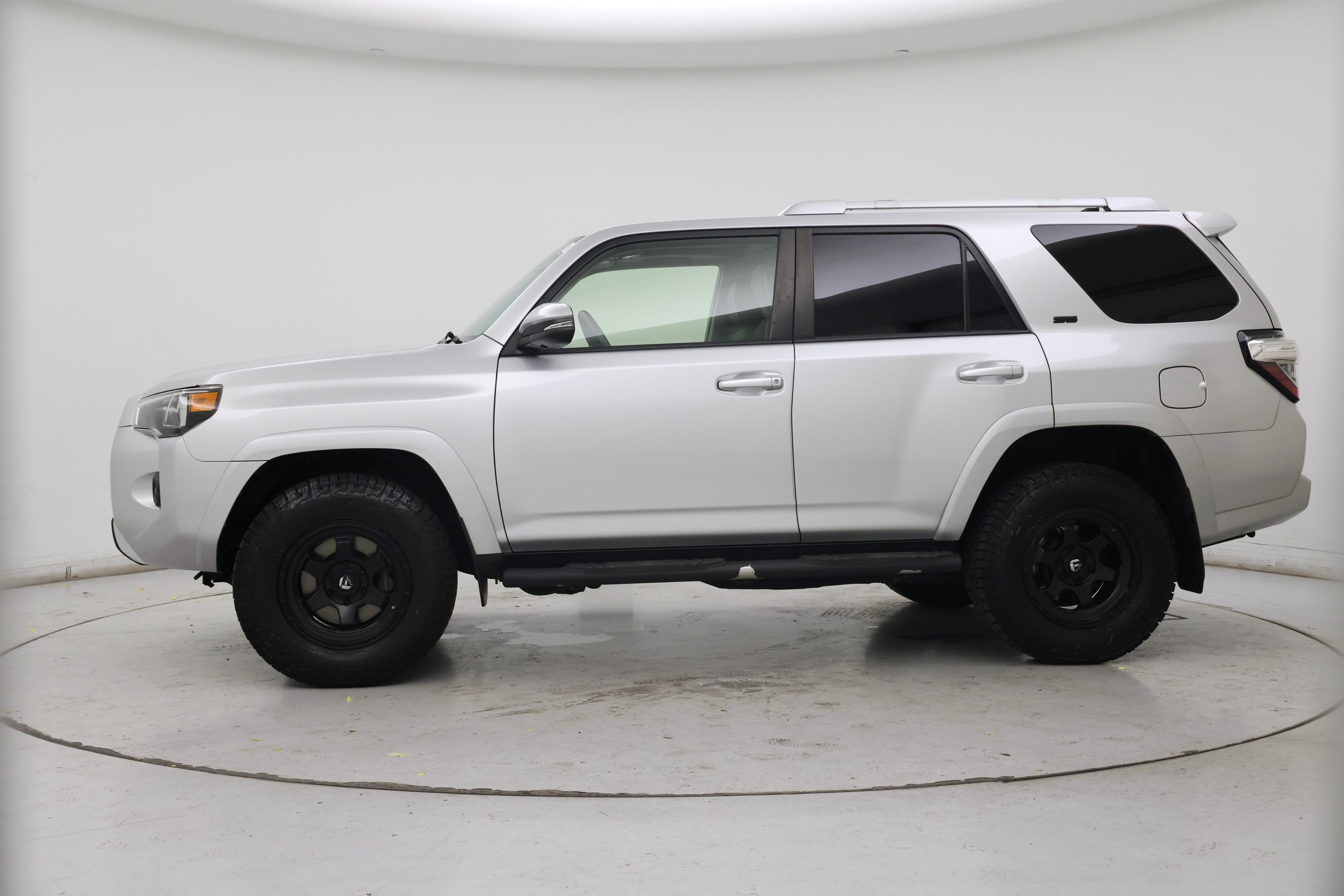 Thumbnail: 2018 Toyota 4Runner - 3