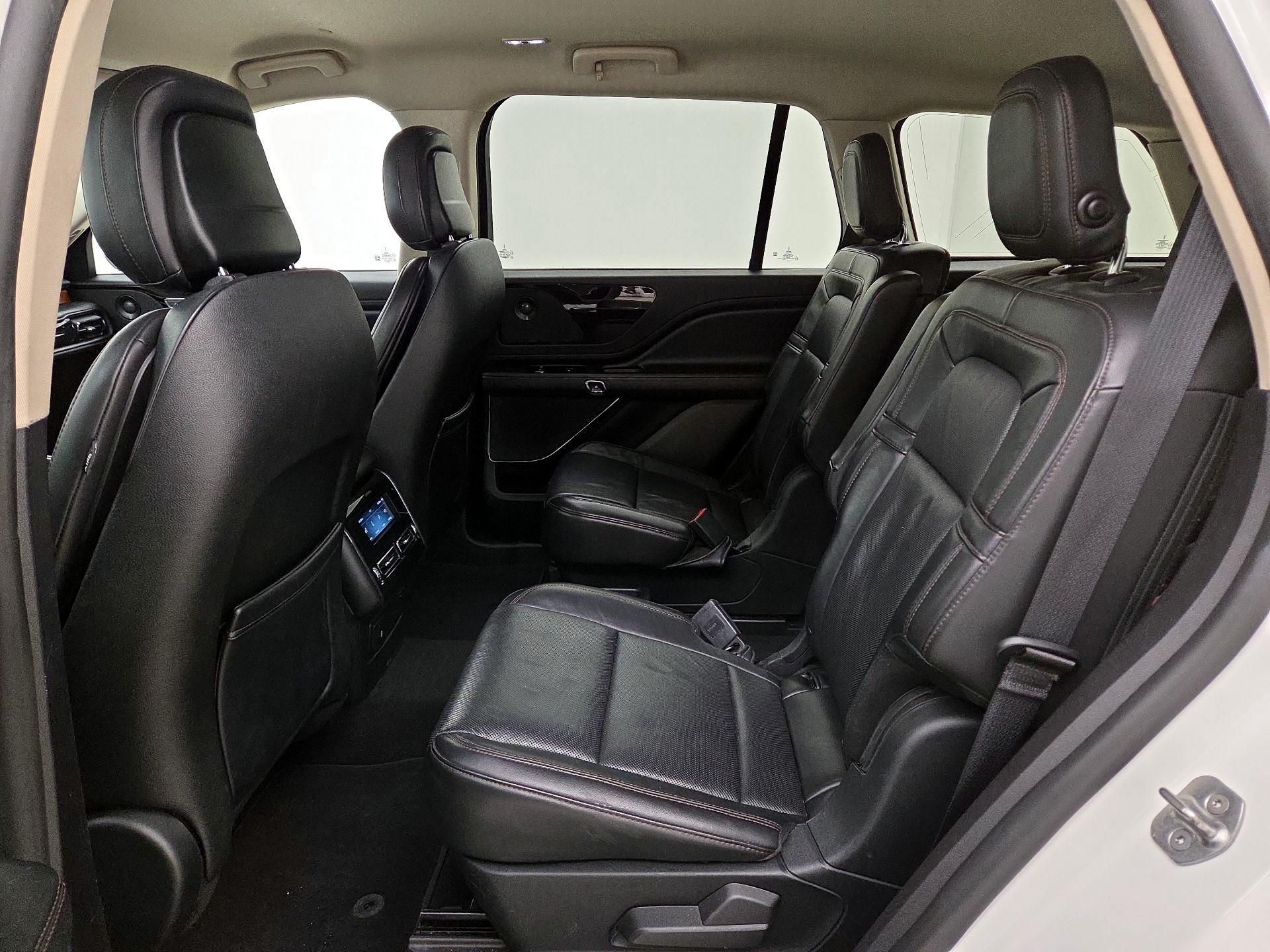 Thumbnail: 2020 Lincoln Aviator - 19