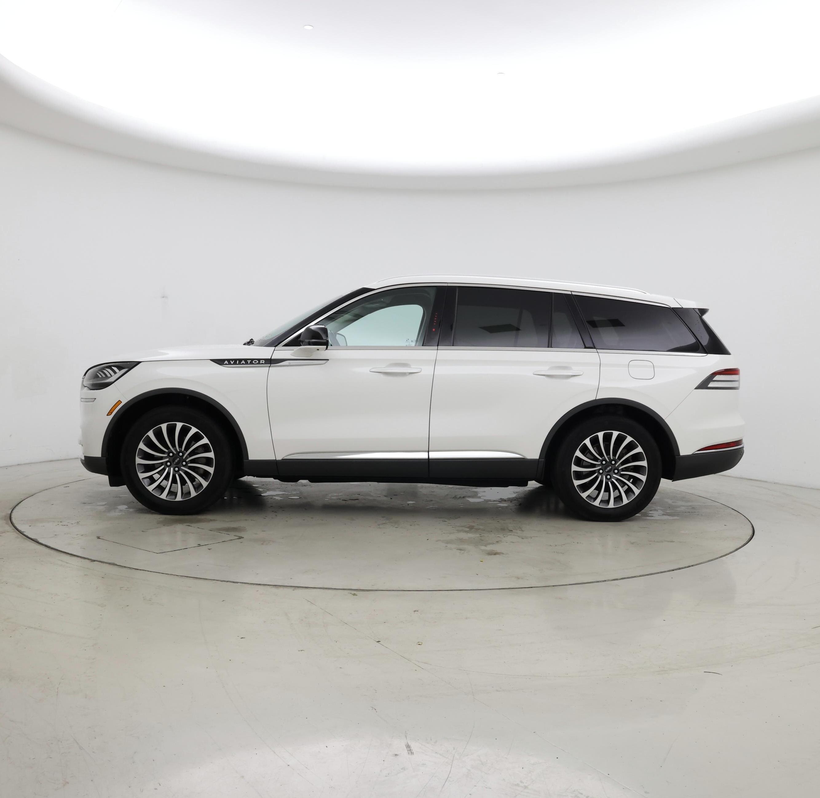 Thumbnail: 2020 Lincoln Aviator - 3
