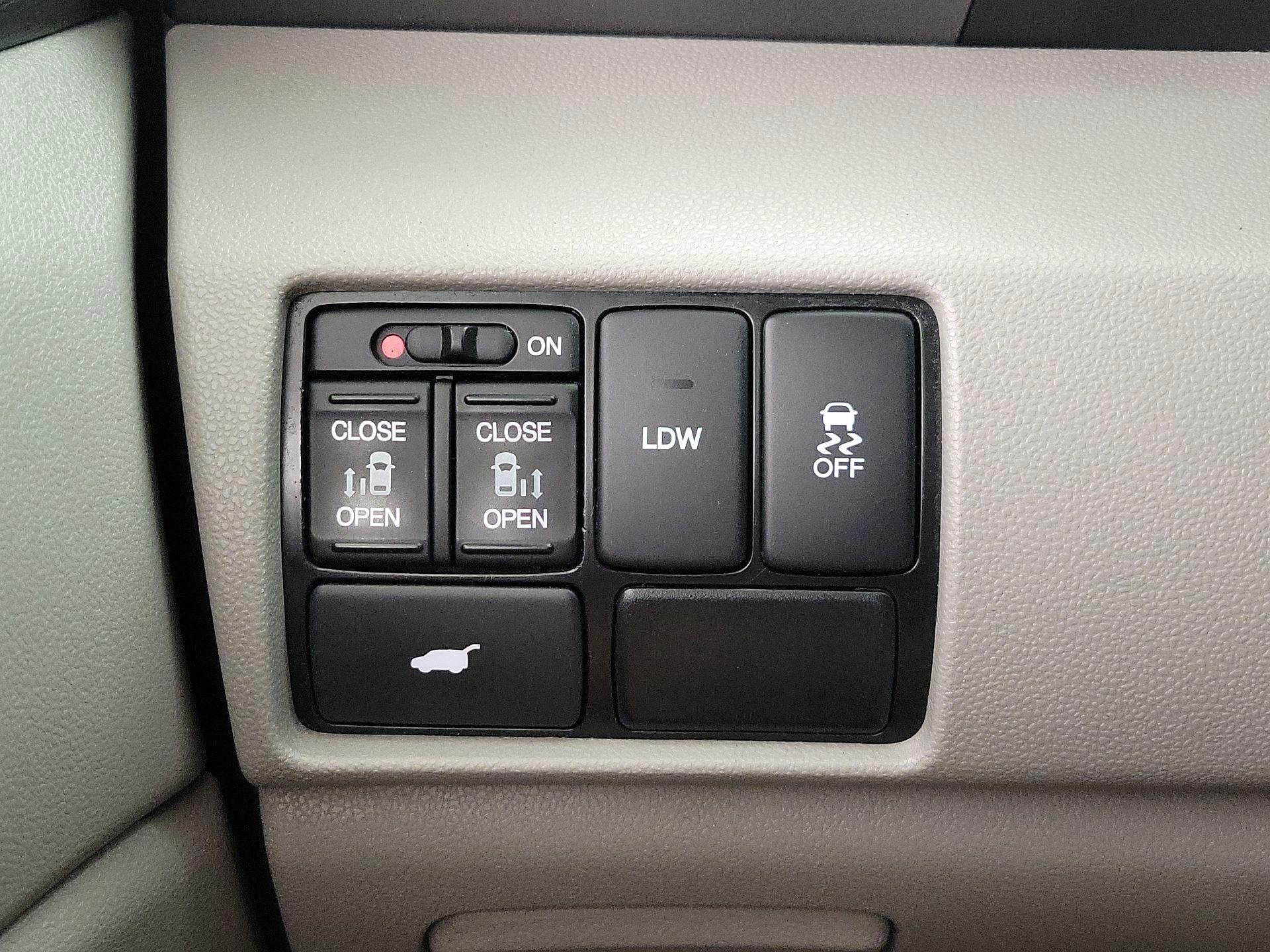 Thumbnail: 2016 Honda Odyssey - 13