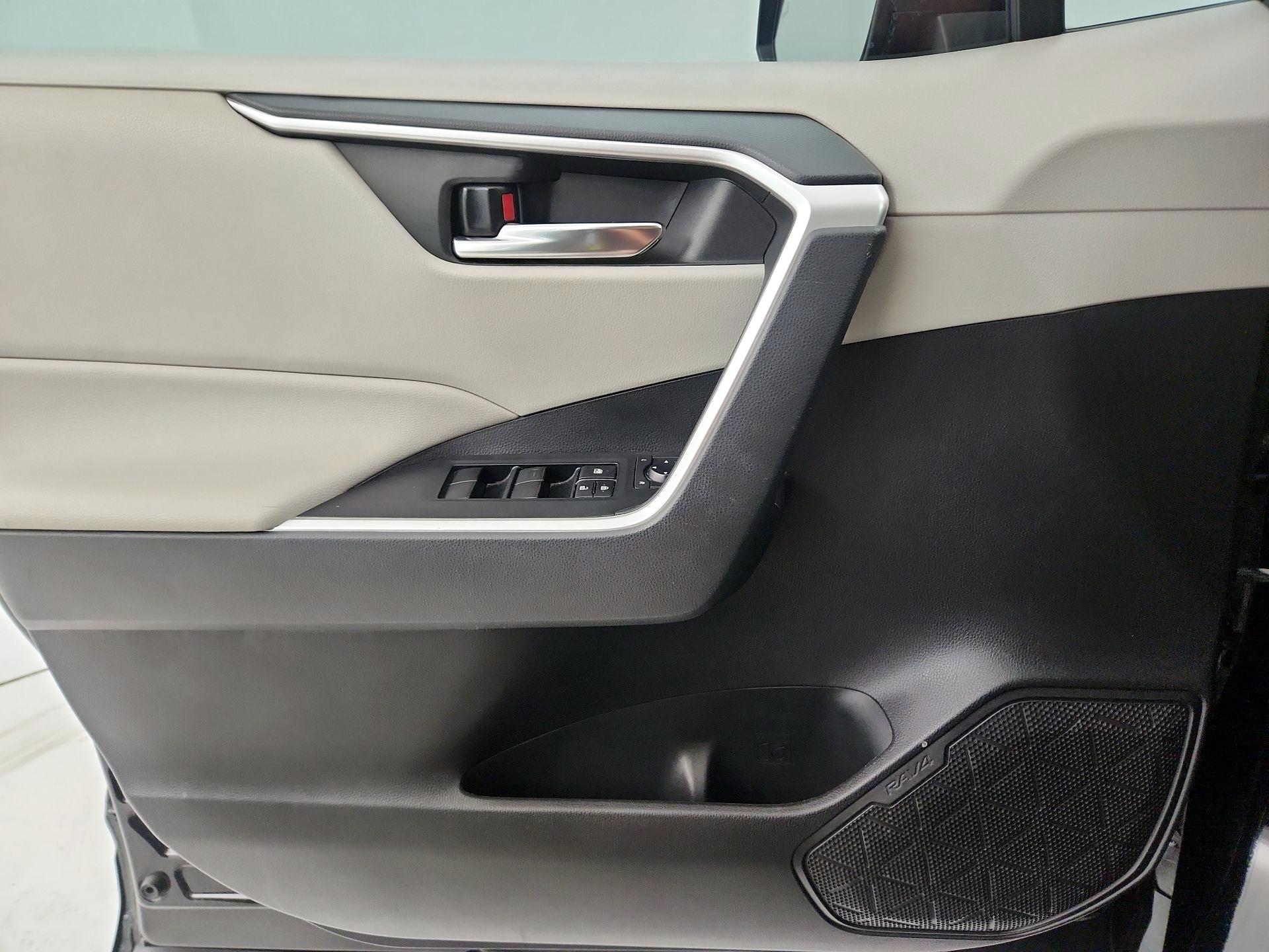 Thumbnail: 2021 Toyota RAV4 - 12