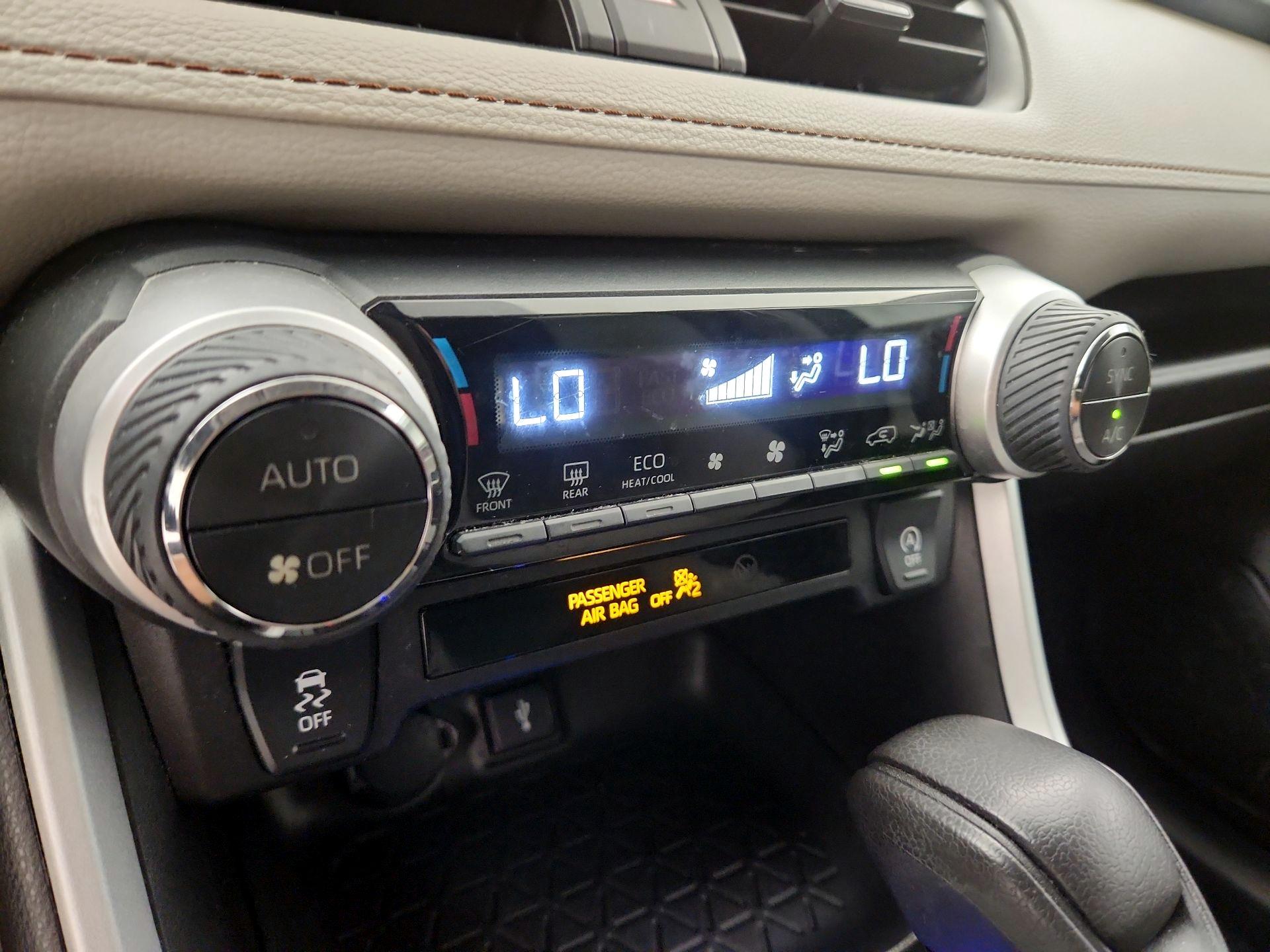 Thumbnail: 2021 Toyota RAV4 - 16