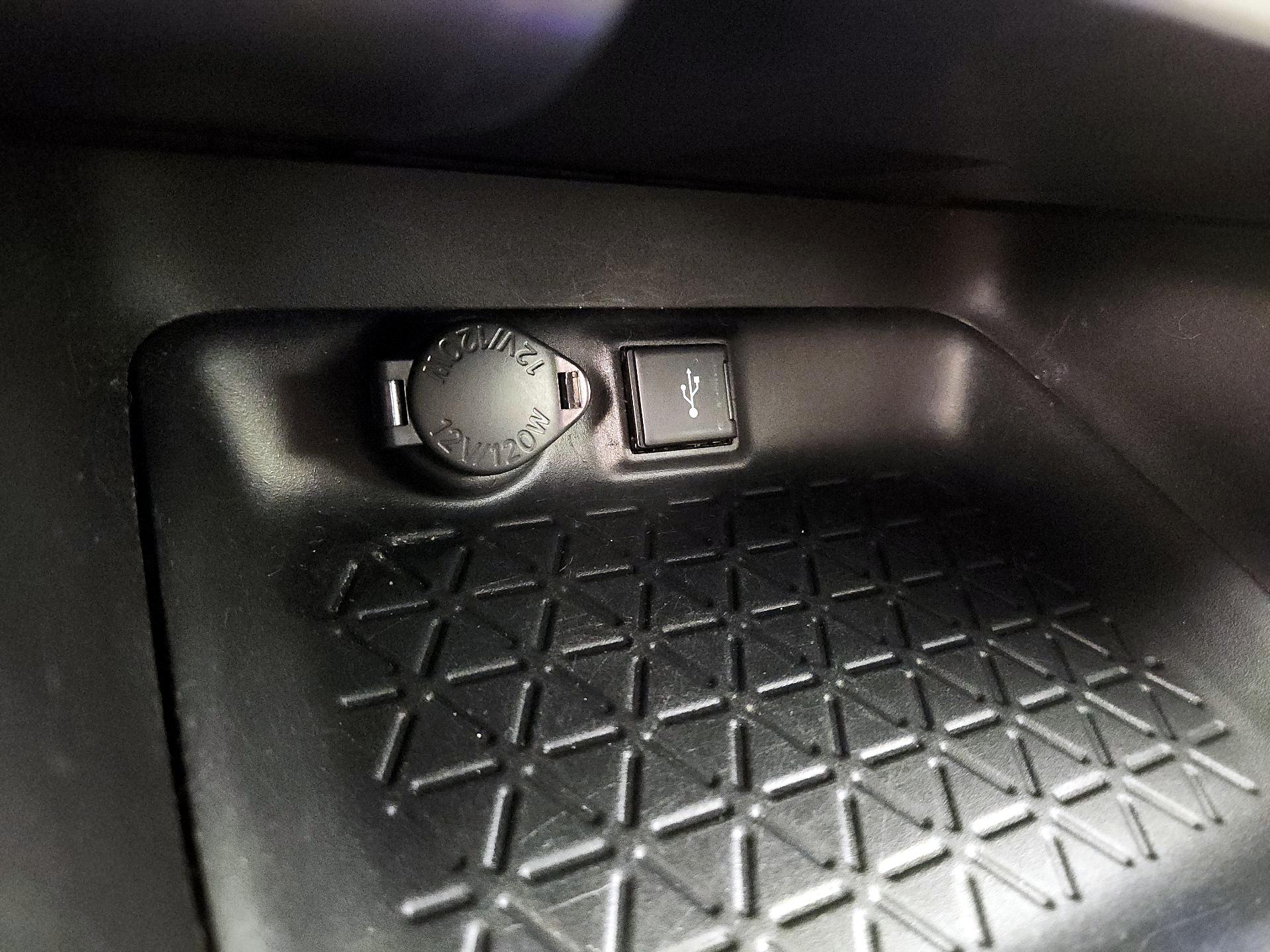 Thumbnail: 2021 Toyota RAV4 - 18