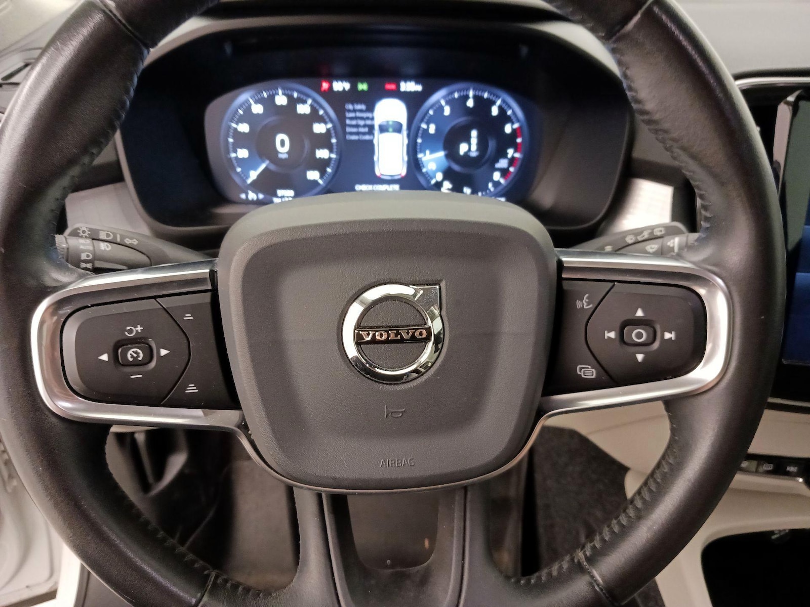 2020 Volvo XC40 Momentum - Photo 11
