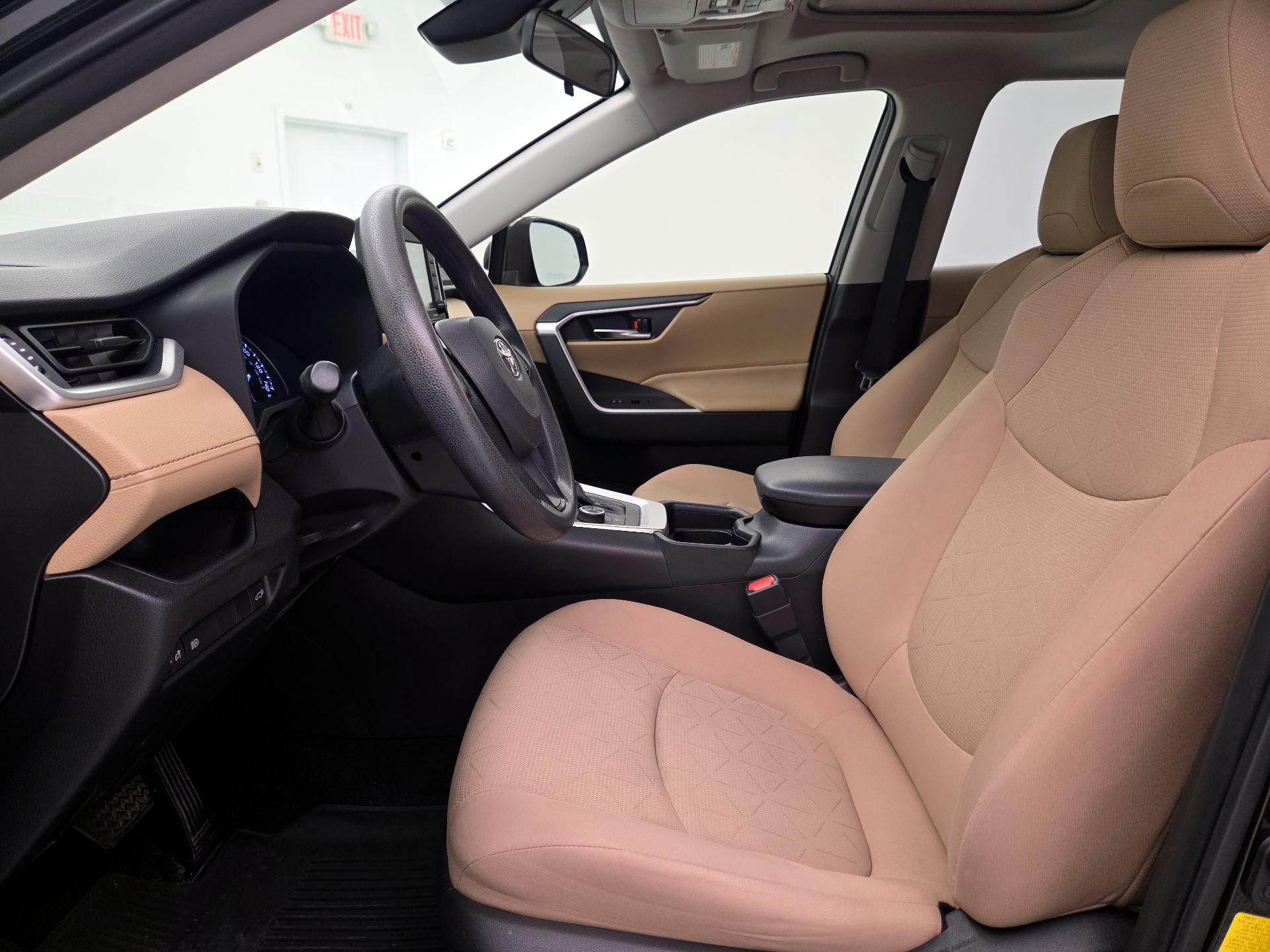 Thumbnail: 2021 Toyota RAV4 - 11