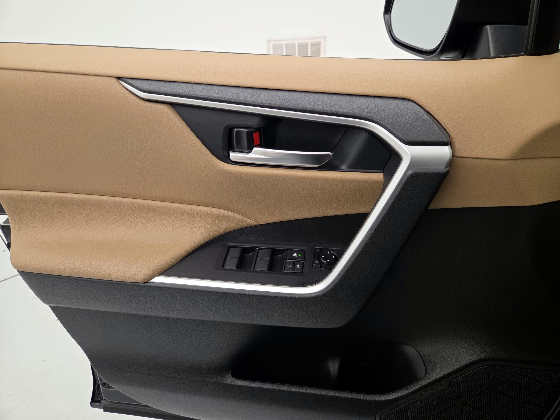 Thumbnail: 2021 Toyota RAV4 - 12