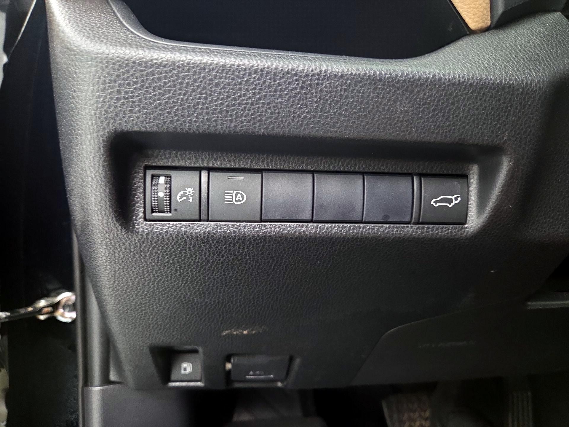 Thumbnail: 2021 Toyota RAV4 - 13