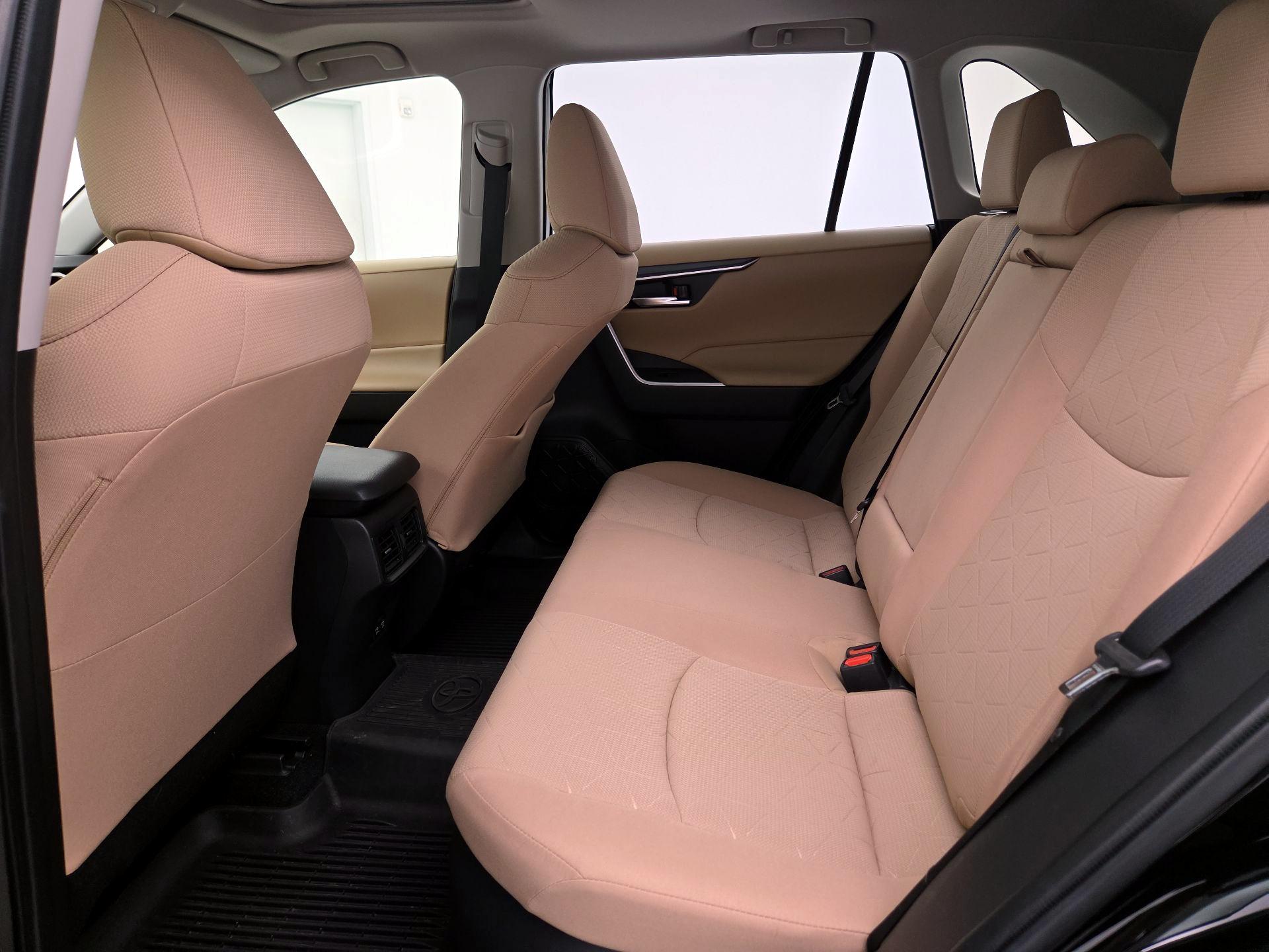 Thumbnail: 2021 Toyota RAV4 - 20