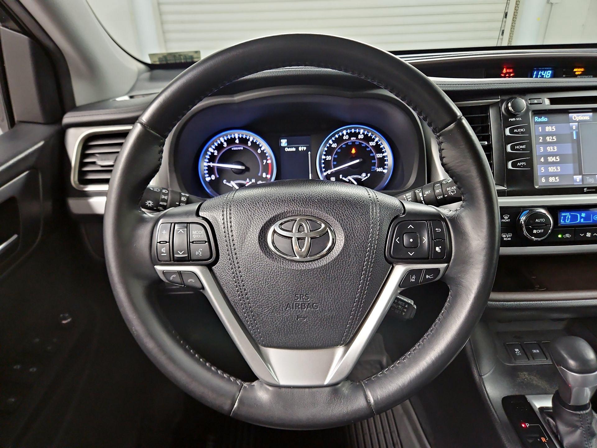 Thumbnail: 2019 Toyota Highlander - 10