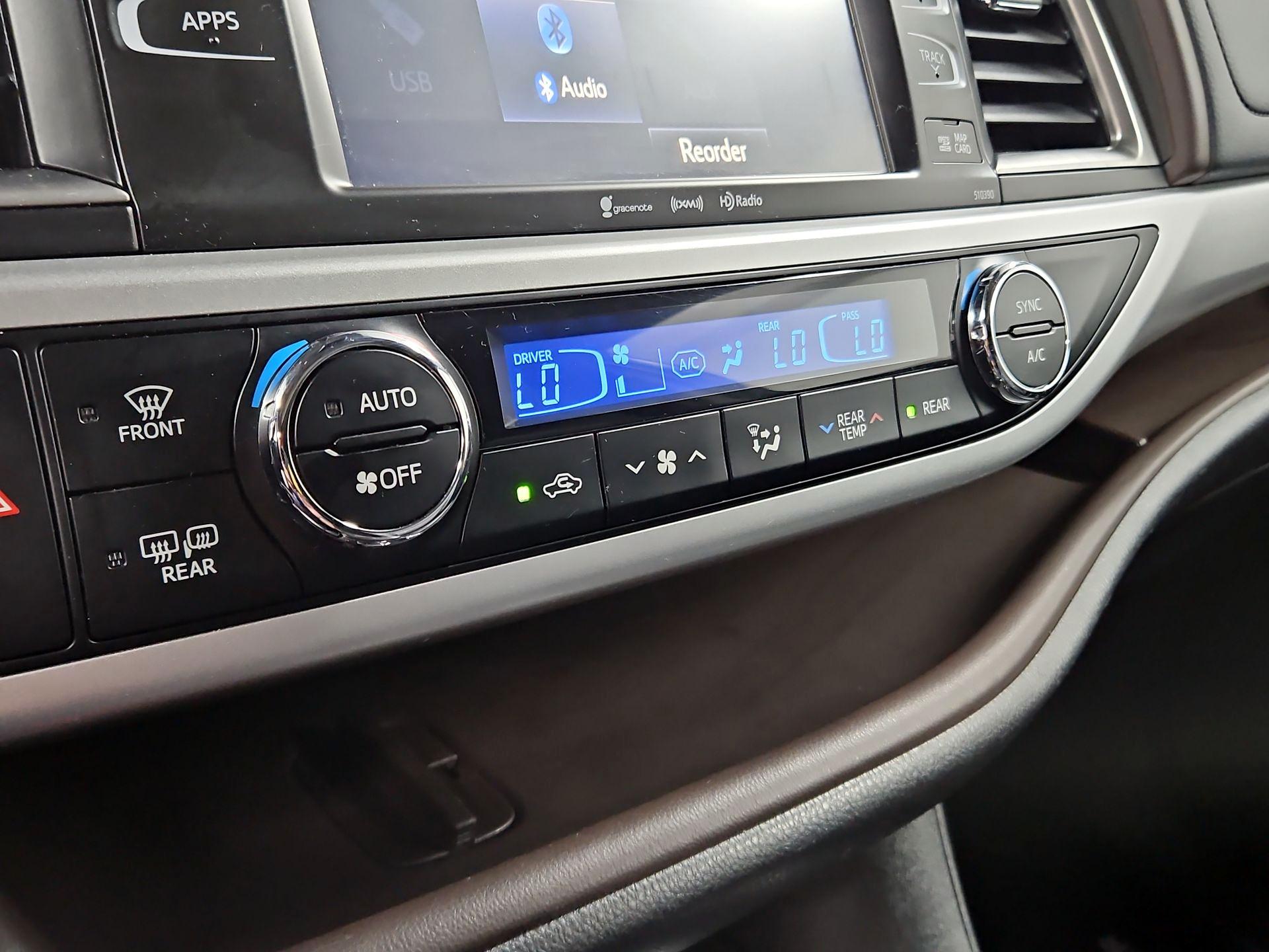 Thumbnail: 2019 Toyota Highlander - 16