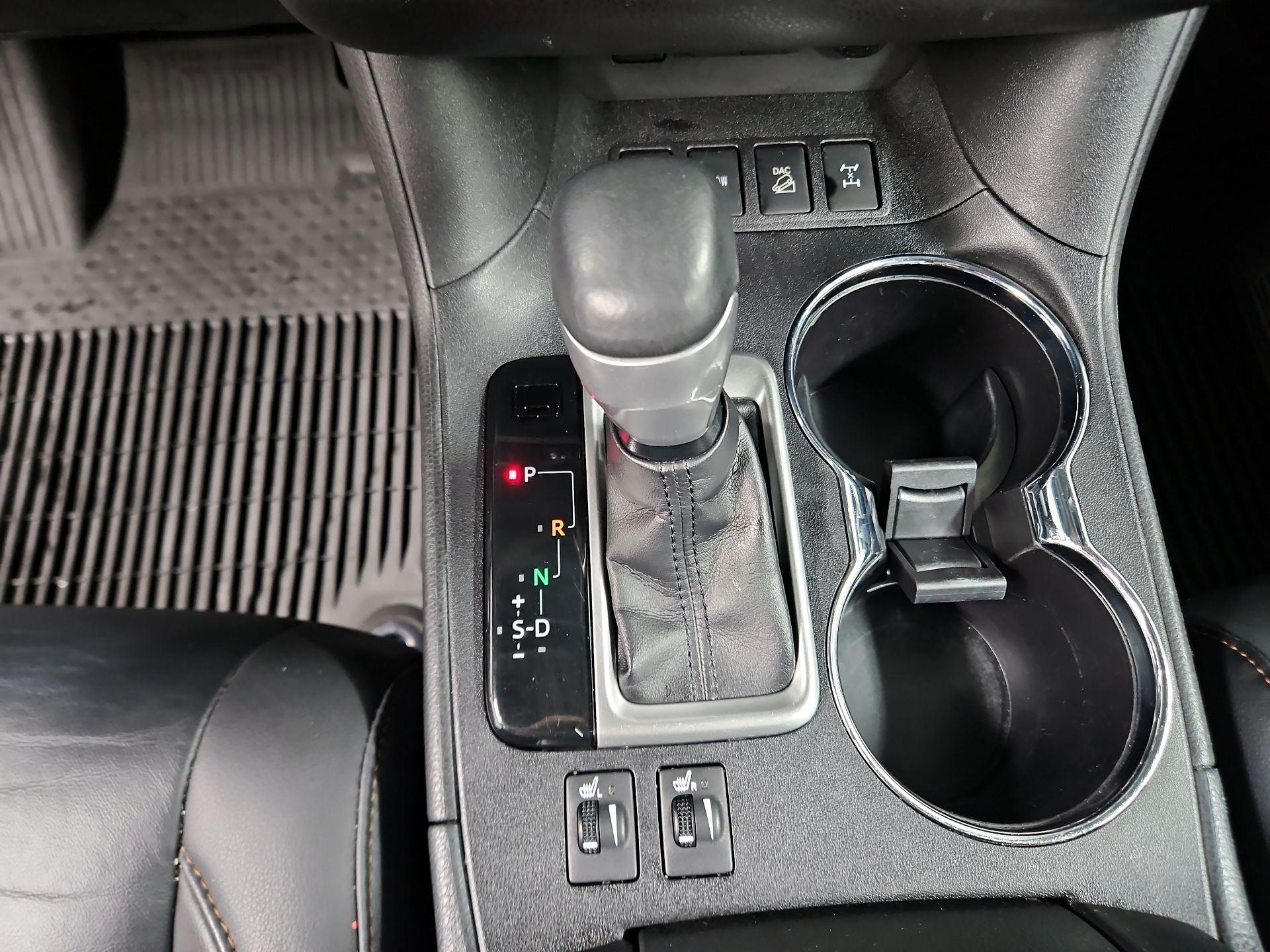 Thumbnail: 2019 Toyota Highlander - 17