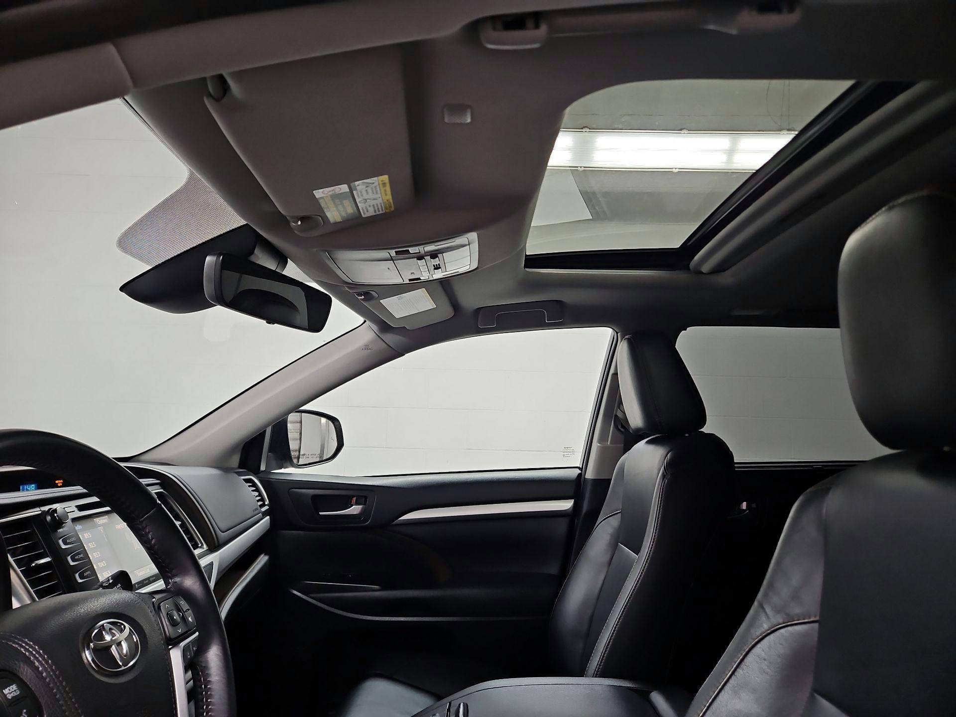 Thumbnail: 2019 Toyota Highlander - 19