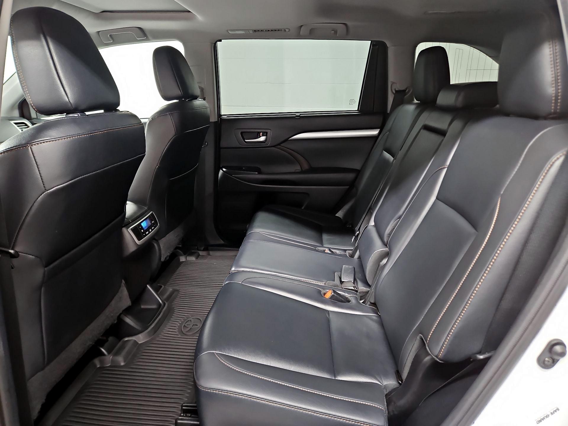 Thumbnail: 2019 Toyota Highlander - 20