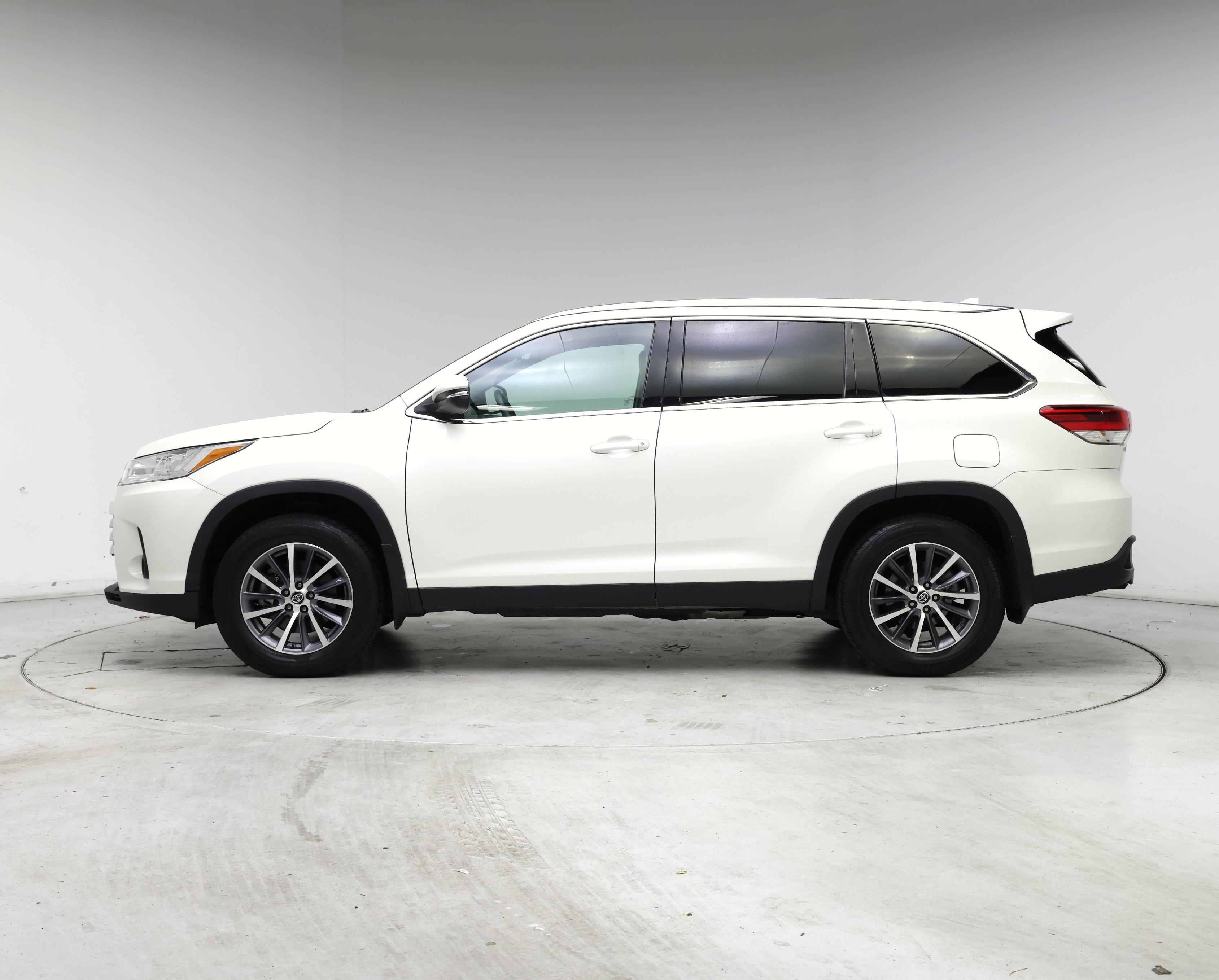Thumbnail: 2019 Toyota Highlander - 3