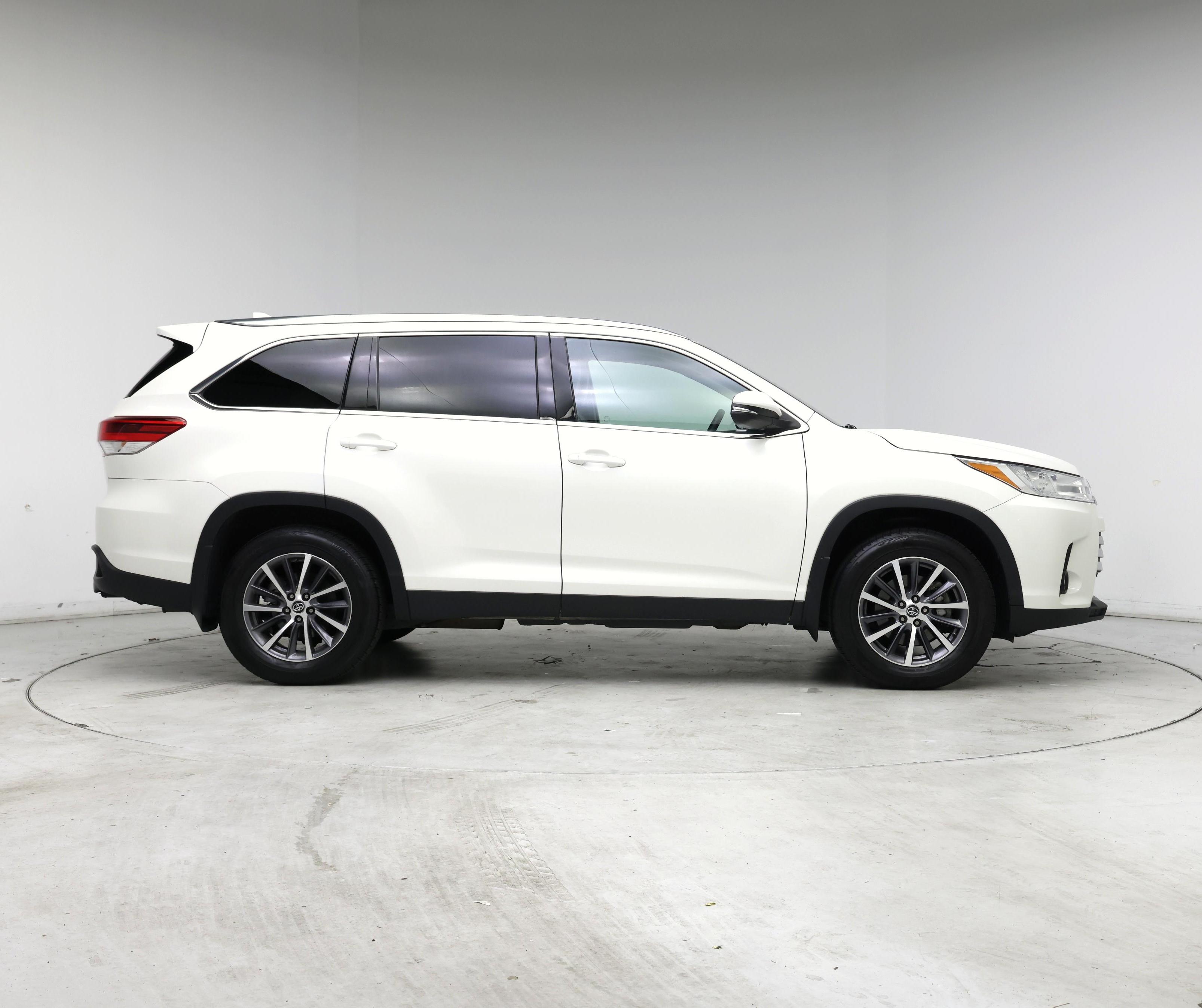 Thumbnail: 2019 Toyota Highlander - 7
