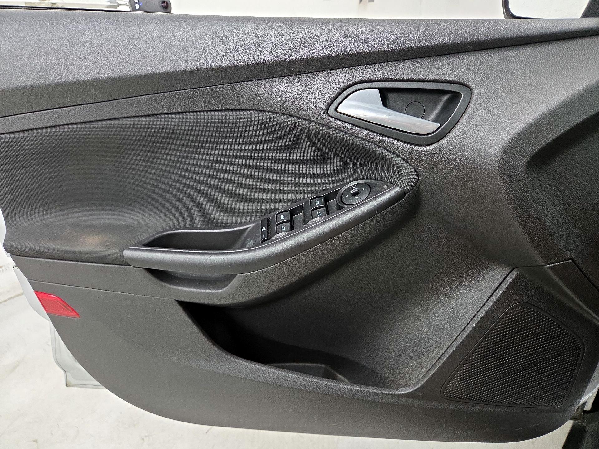Thumbnail: 2014 Ford Focus - 12