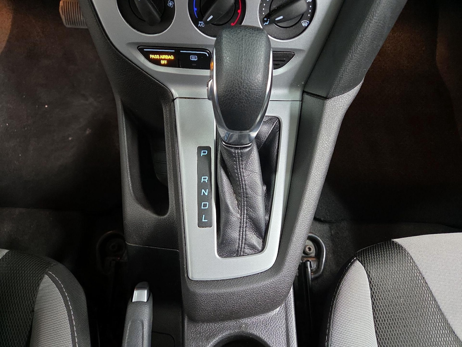 2014 Ford Focus SE - Photo 16