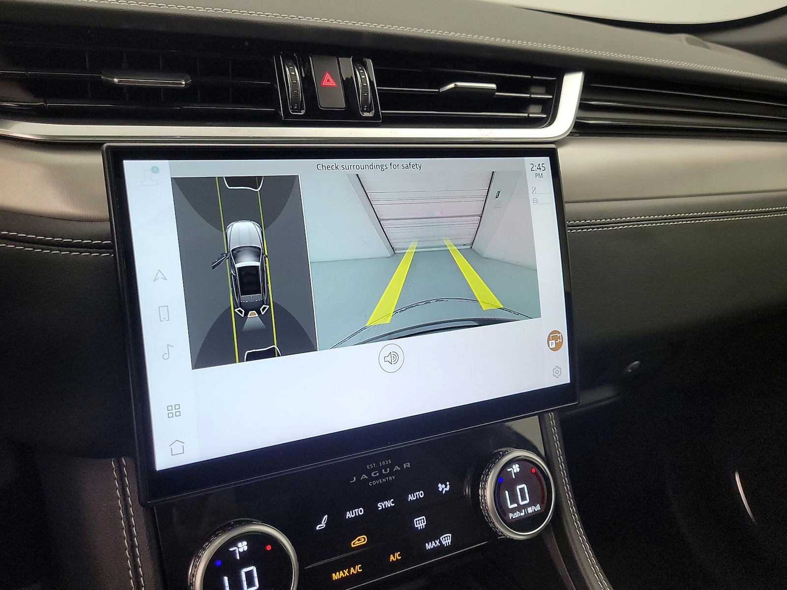 2024 Jaguar F-PACE R-Dynamic S - Photo 16