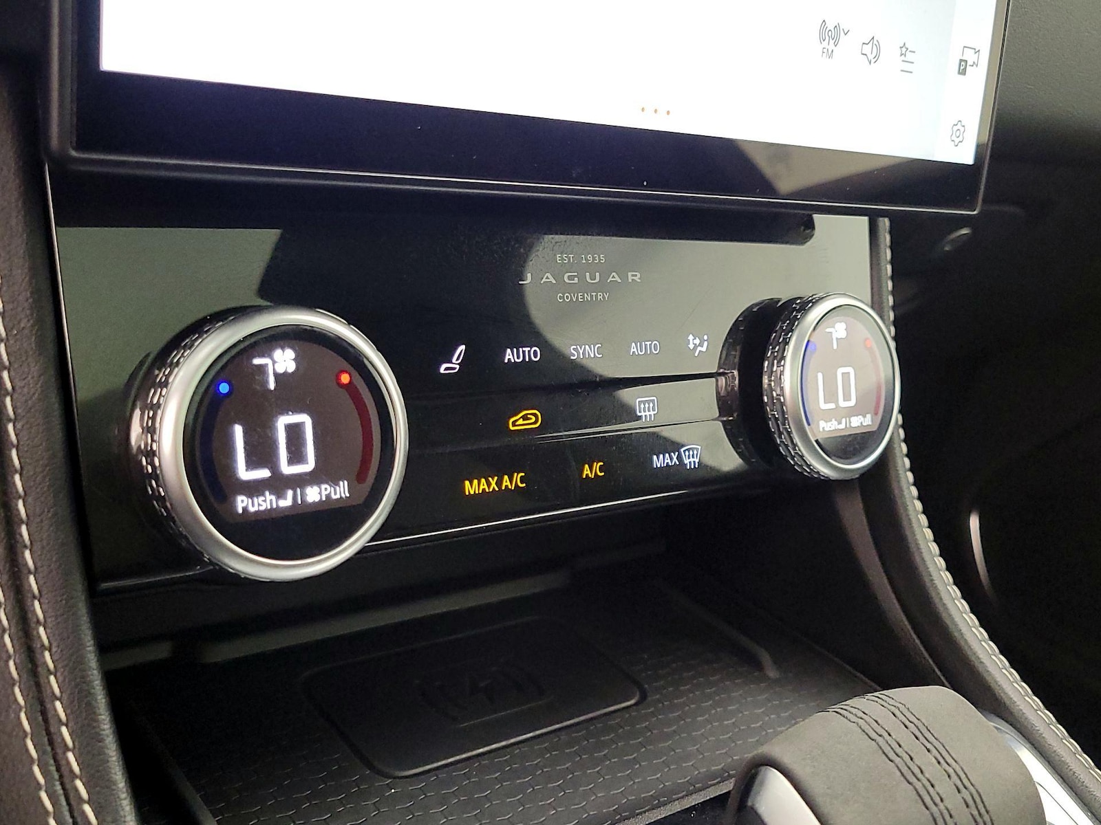 2024 Jaguar F-PACE R-Dynamic S - Photo 18