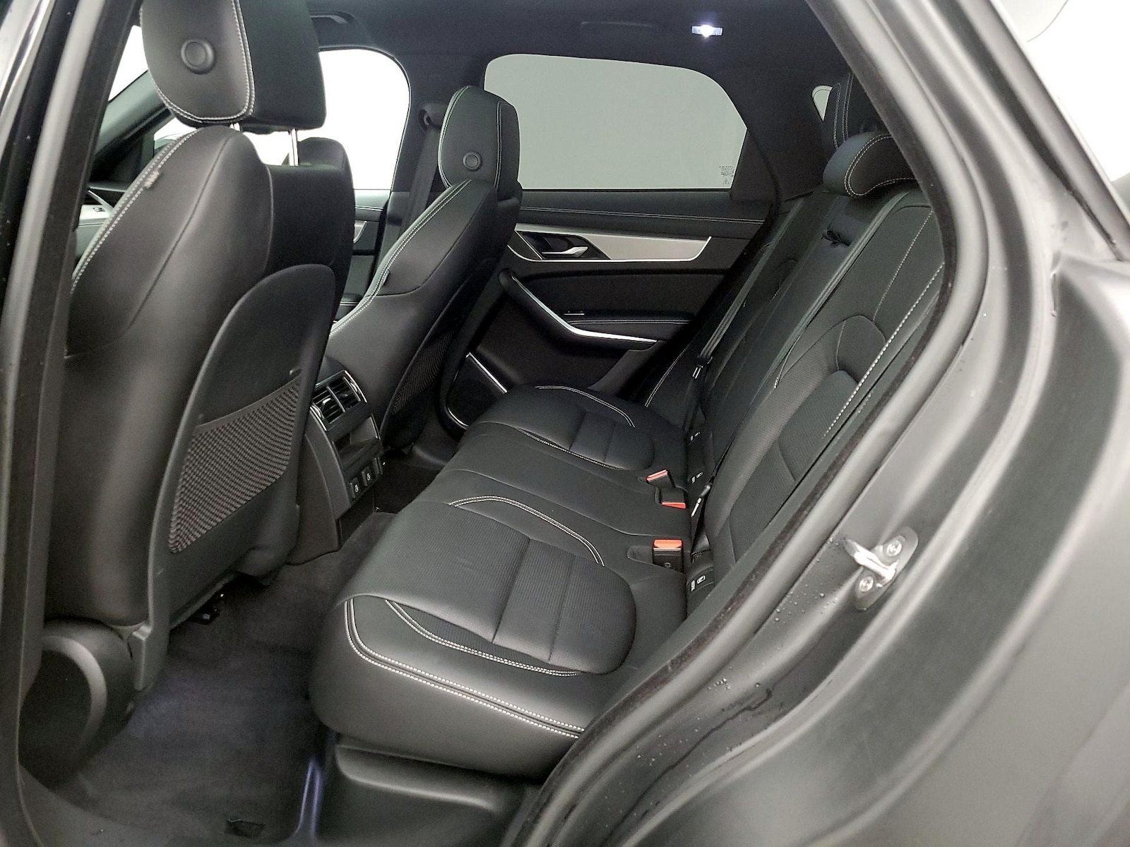 2024 Jaguar F-PACE R-Dynamic S - Photo 22