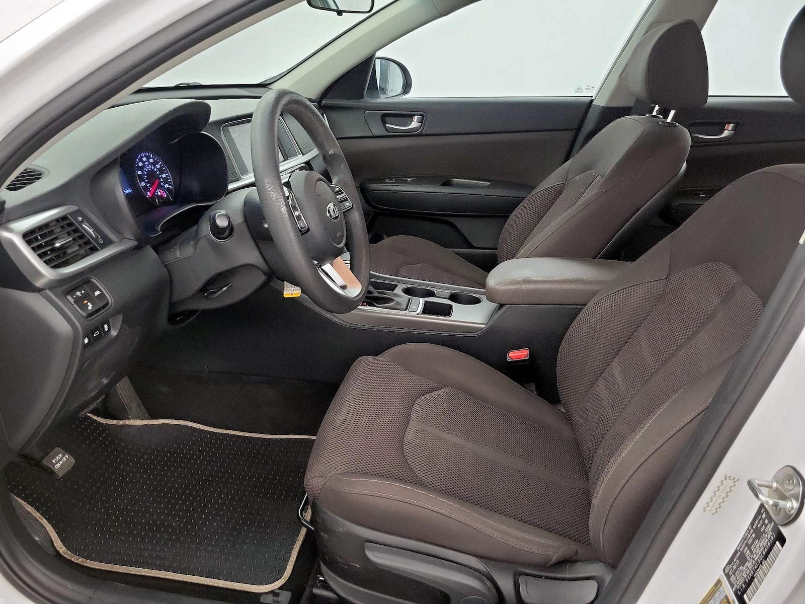 2020 Kia Optima LX - Photo 12
