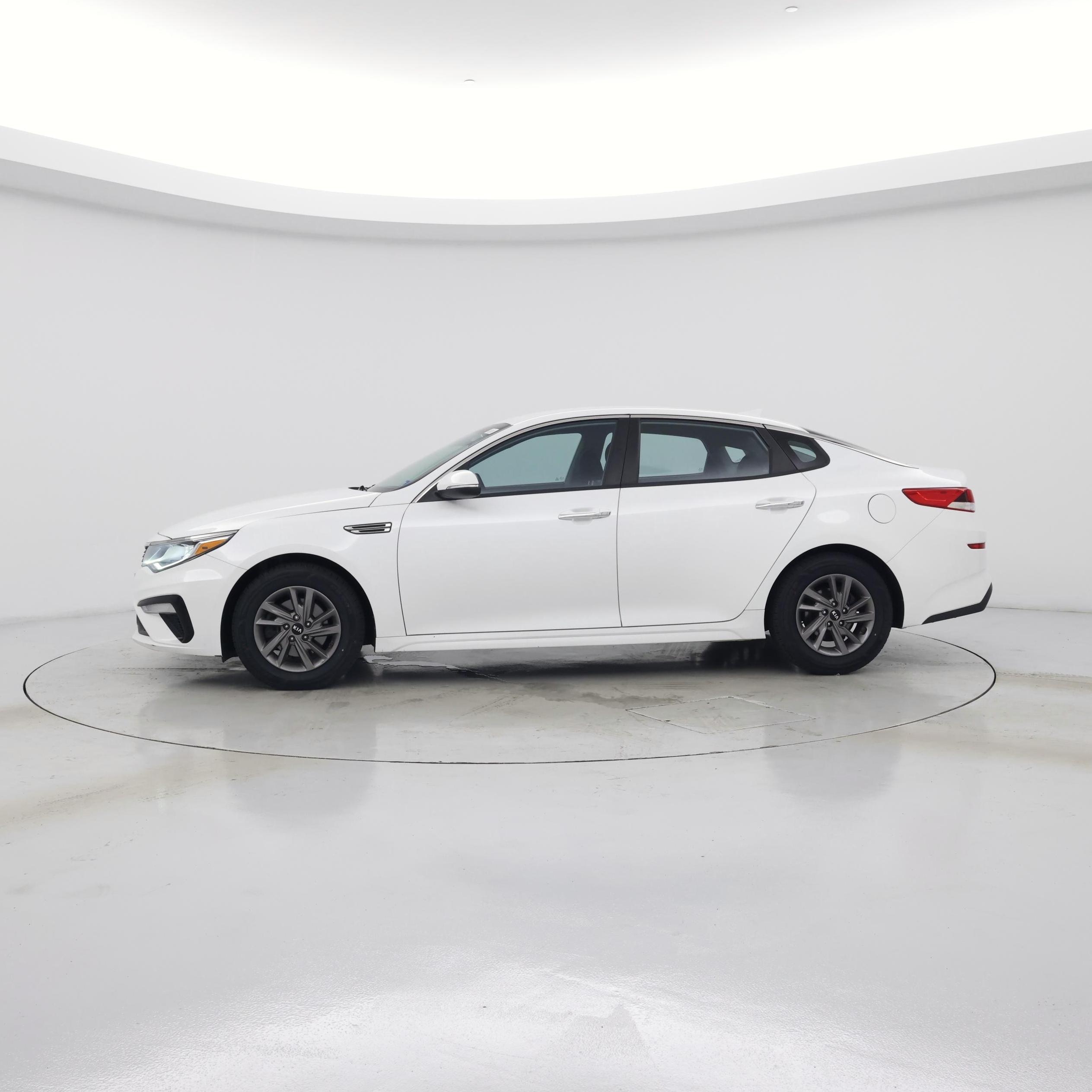 Thumbnail: 2020 Kia Optima - 3