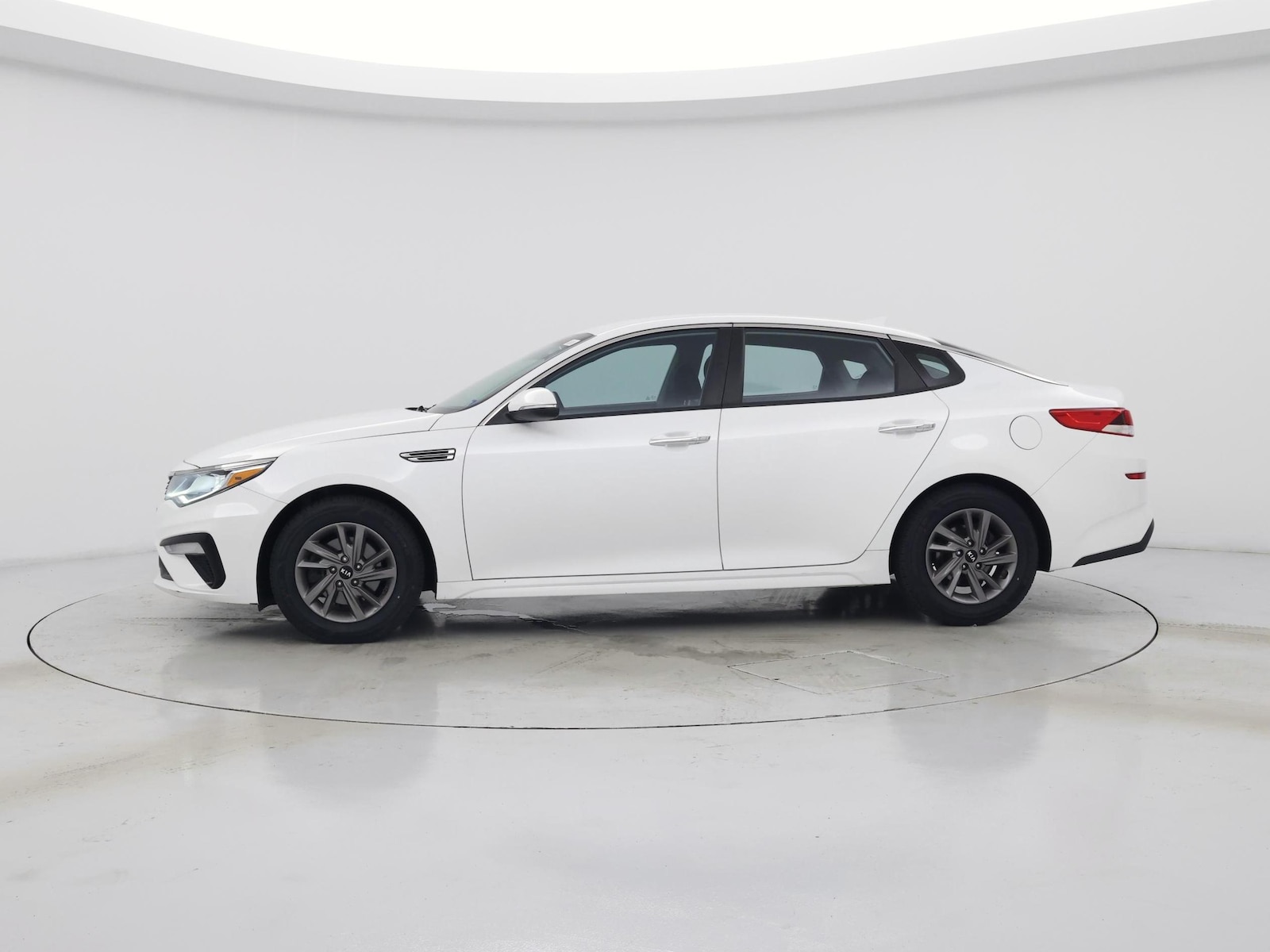 2020 Kia Optima LX - Photo 4
