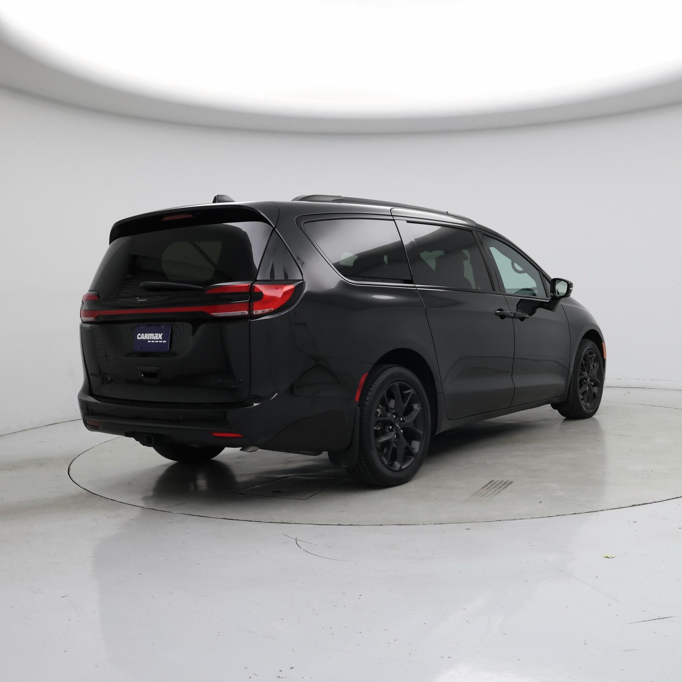 Thumbnail: 2023 Chrysler Pacifica - 8