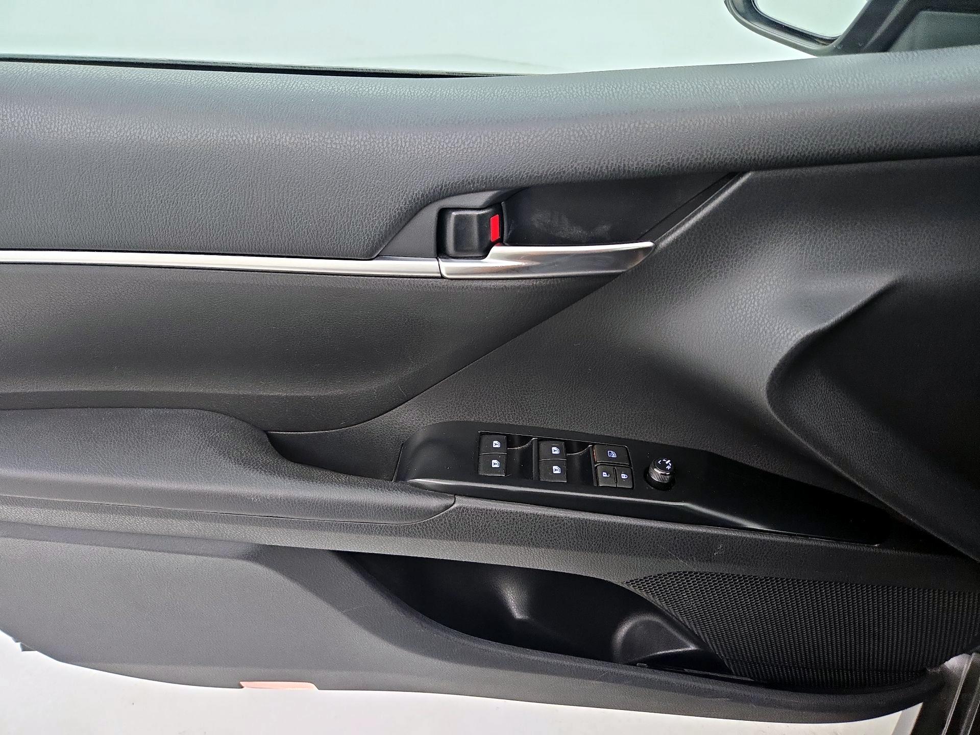 Thumbnail: 2019 Toyota Camry - 12